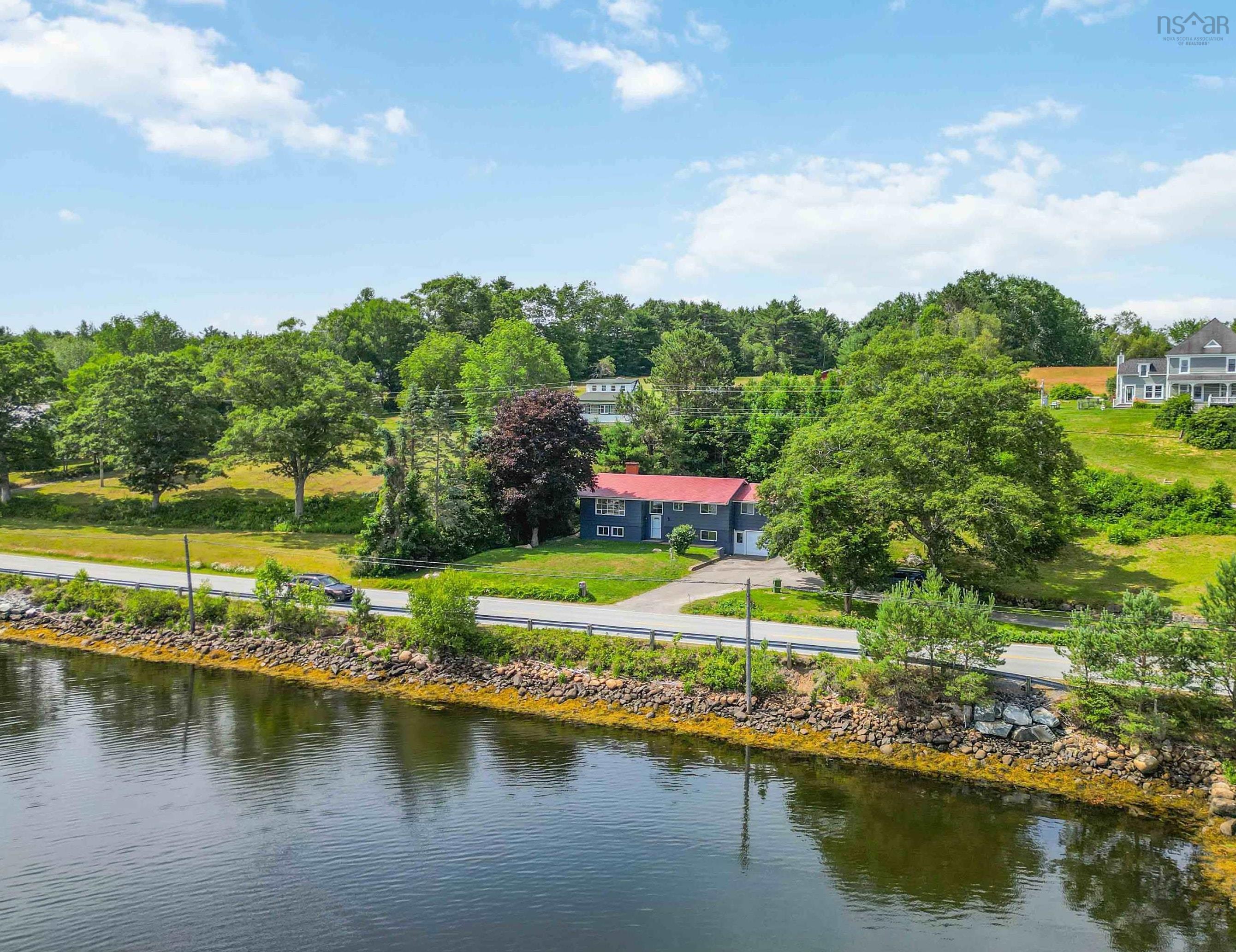 $434,900.00: 1868 Highway 331, West Lahave