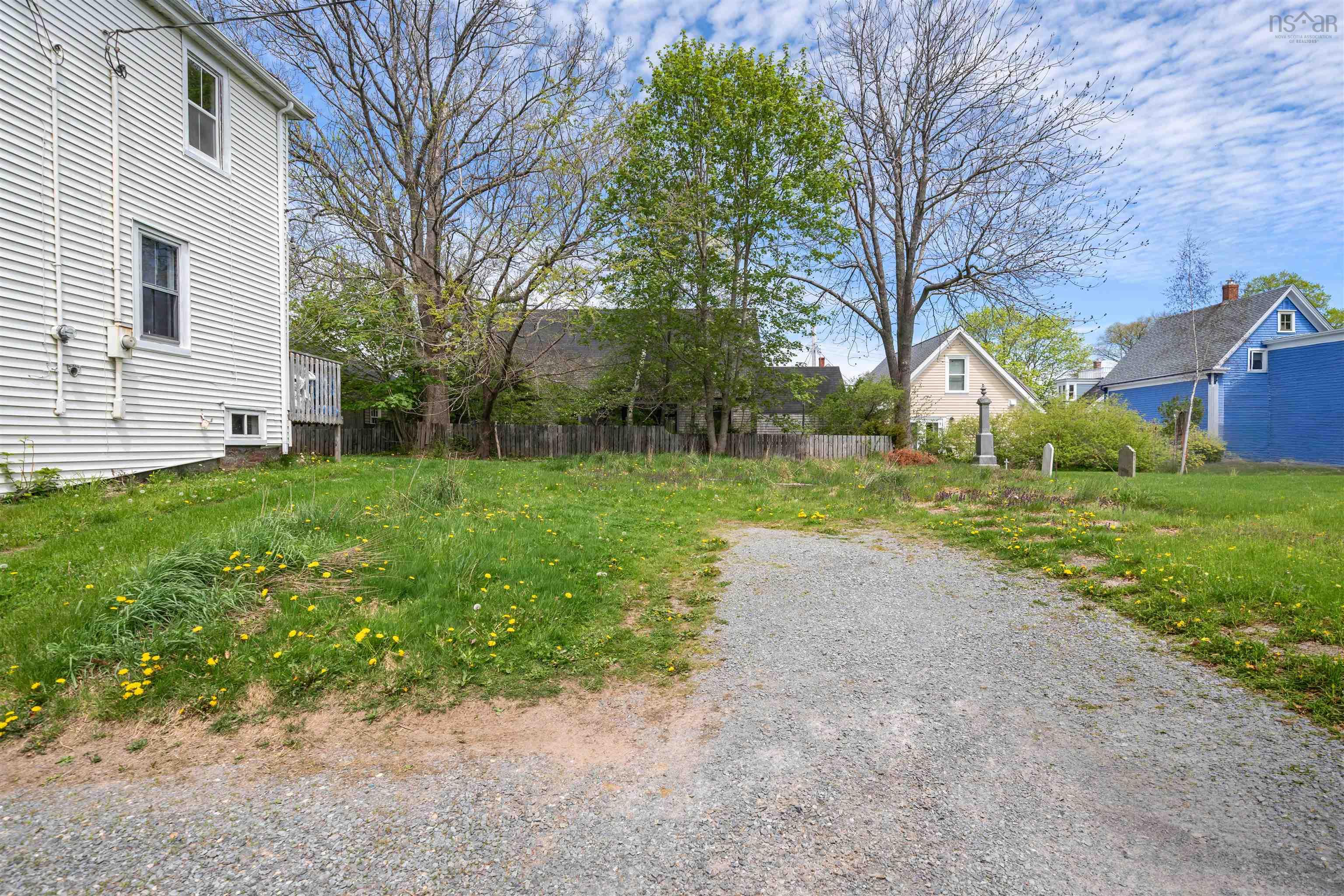 $199,900.00: 111 York Street Lunenburg, Nova Scotia Street, Lunenburg