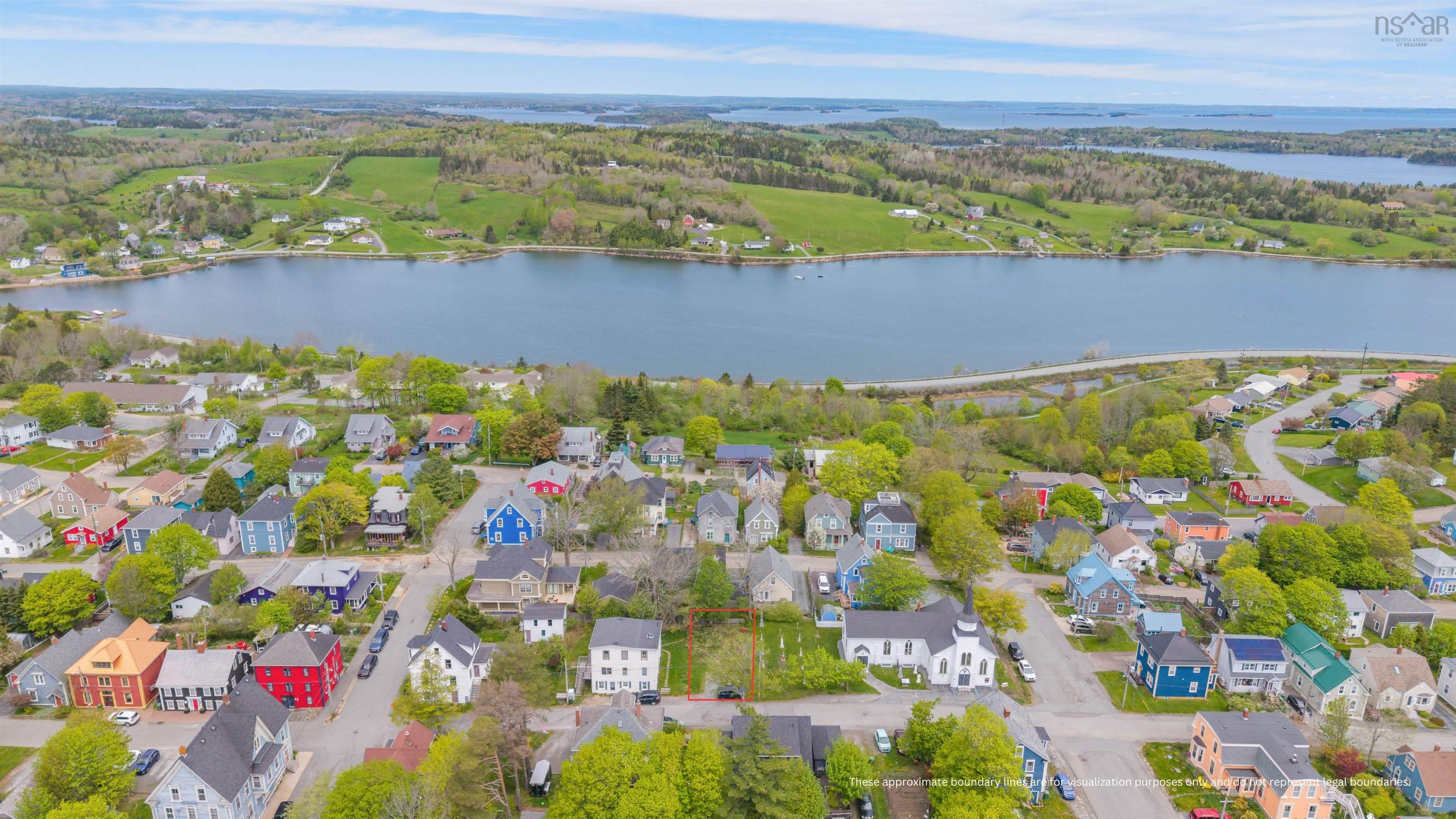 $199,900.00: 111 York Street Lunenburg, Nova Scotia Street, Lunenburg