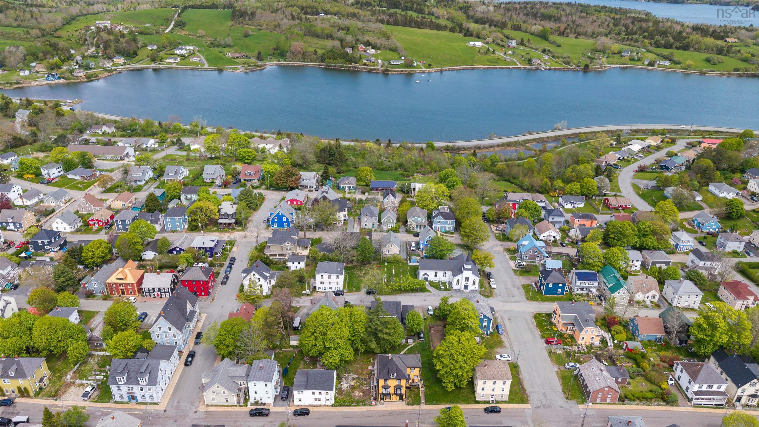 $199,900.00: 111 York Street Lunenburg, Nova Scotia Street, Lunenburg
