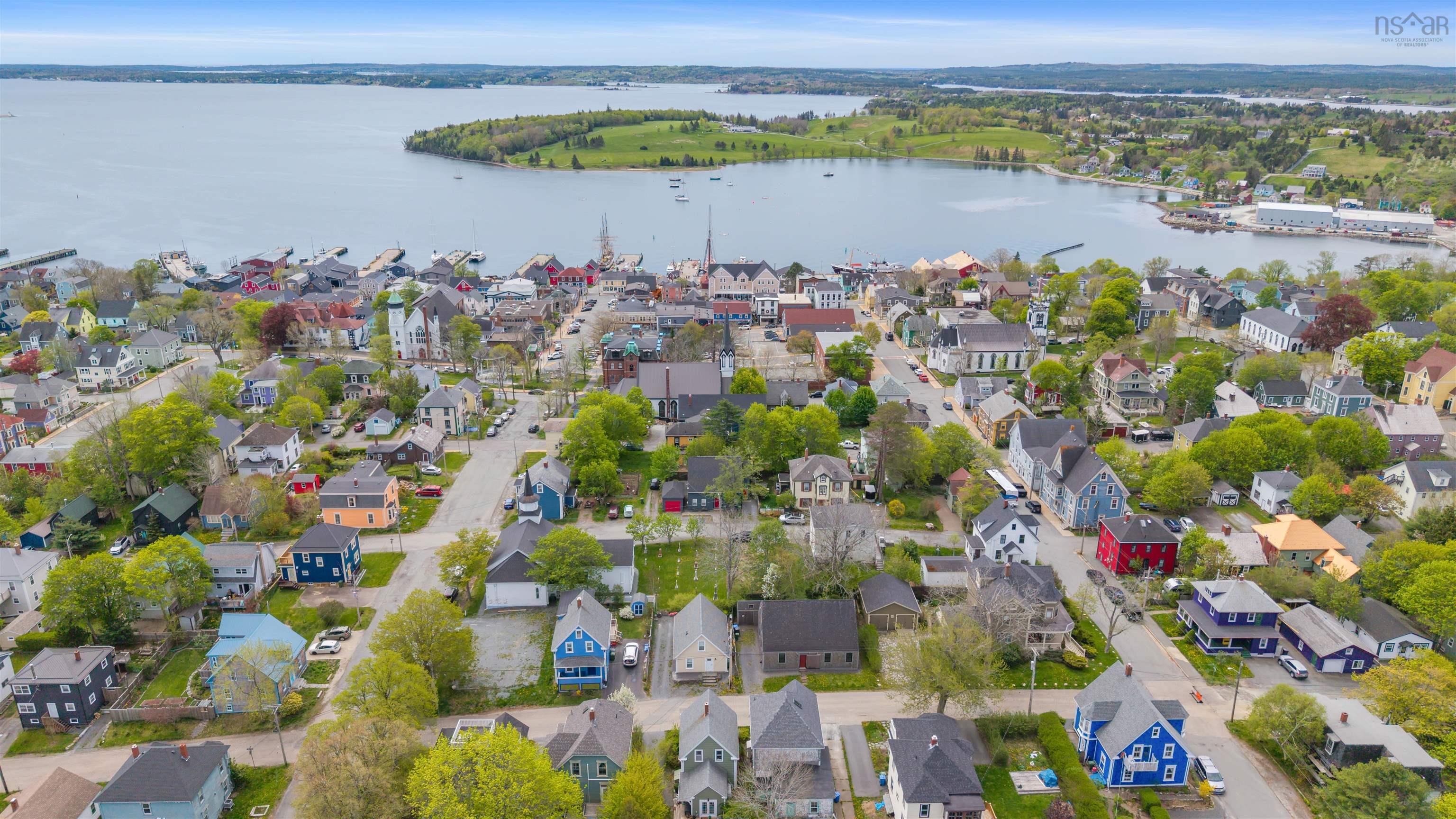 $199,900.00: 111 York Street Lunenburg, Nova Scotia Street, Lunenburg