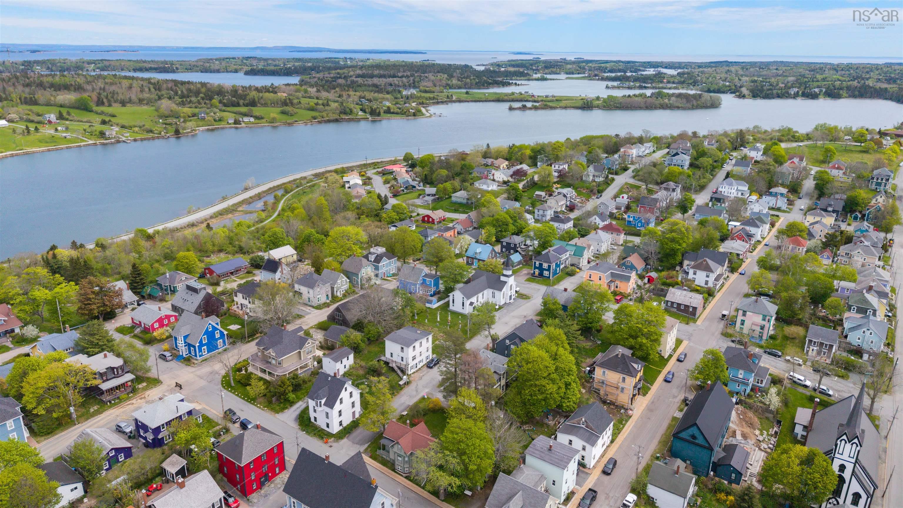 $199,900.00: 111 York Street Lunenburg, Nova Scotia Street, Lunenburg