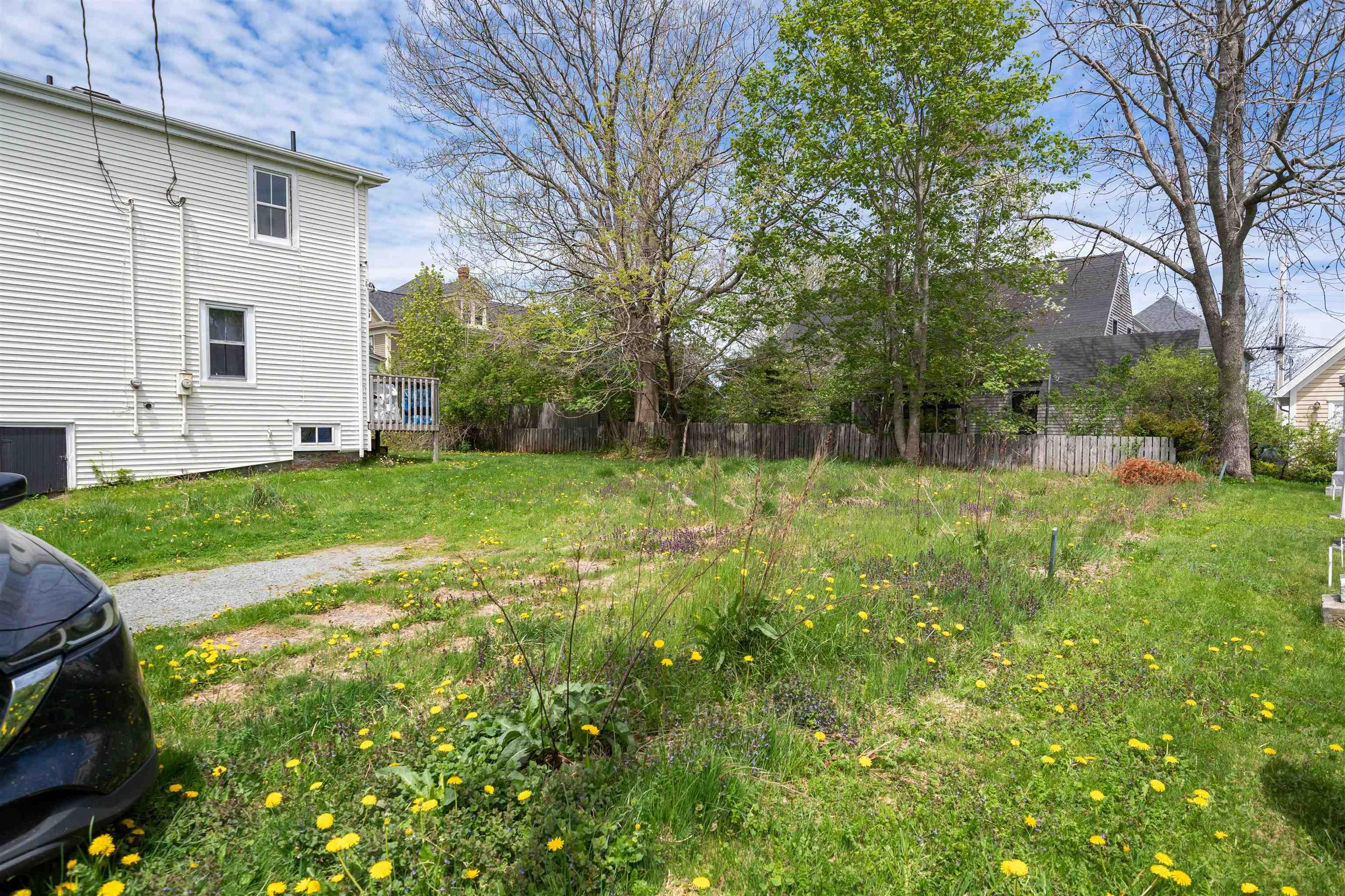 $199,900.00: 111 York Street Lunenburg, Nova Scotia Street, Lunenburg