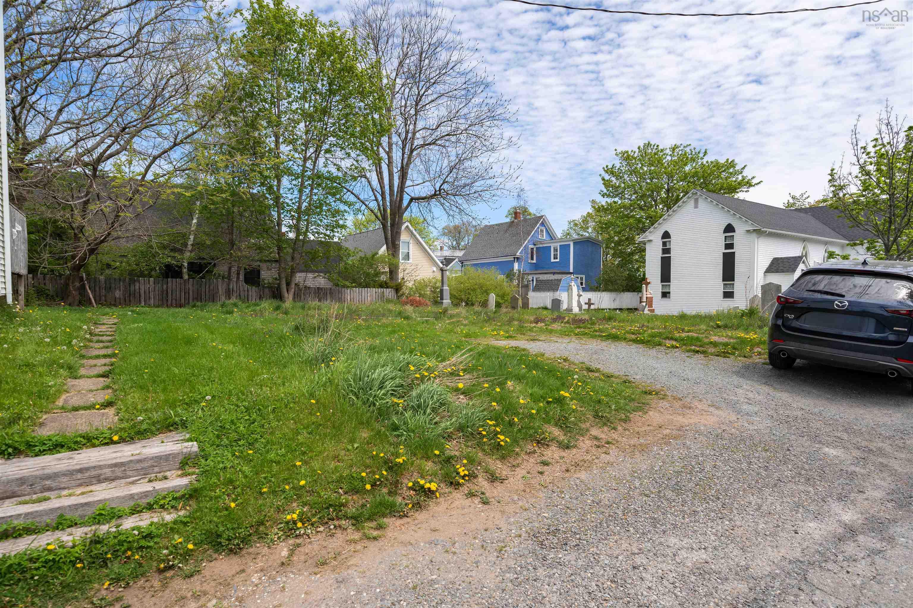 $199,900.00: 111 York Street Lunenburg, Nova Scotia Street, Lunenburg