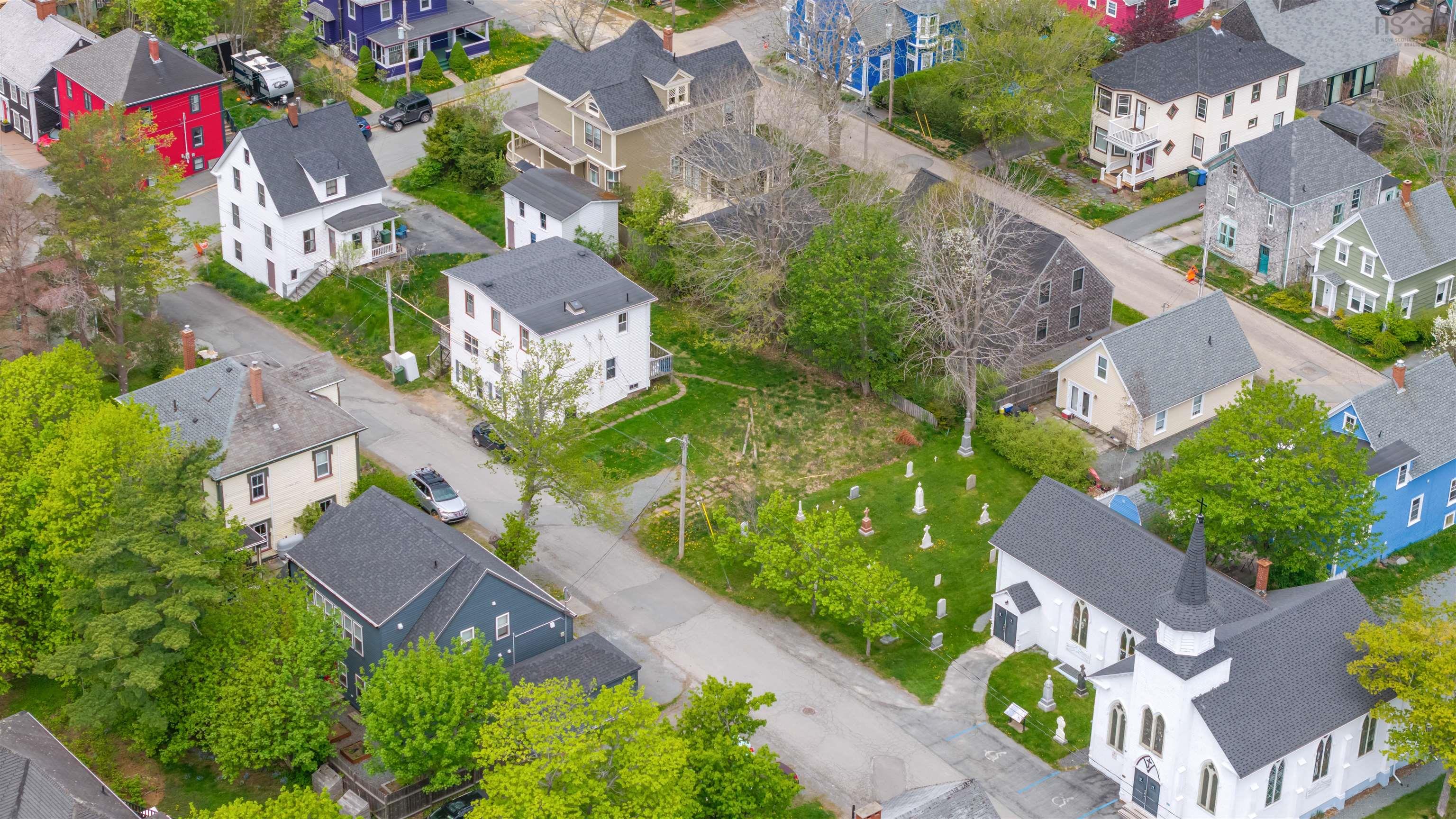 $199,900.00: 111 York Street Lunenburg, Nova Scotia Street, Lunenburg