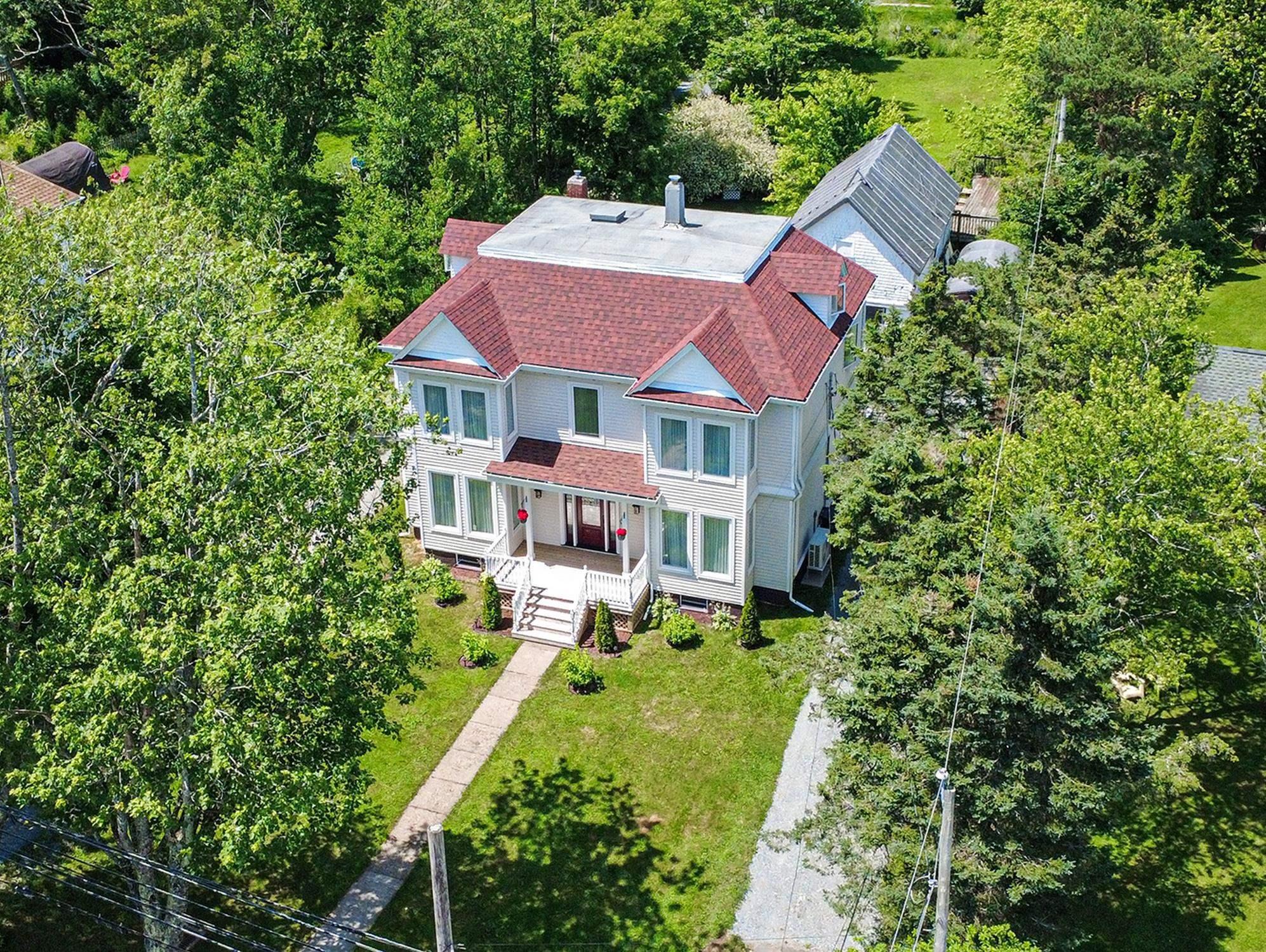 $649,900.00: 2790 Highway 2, Shubenacadie