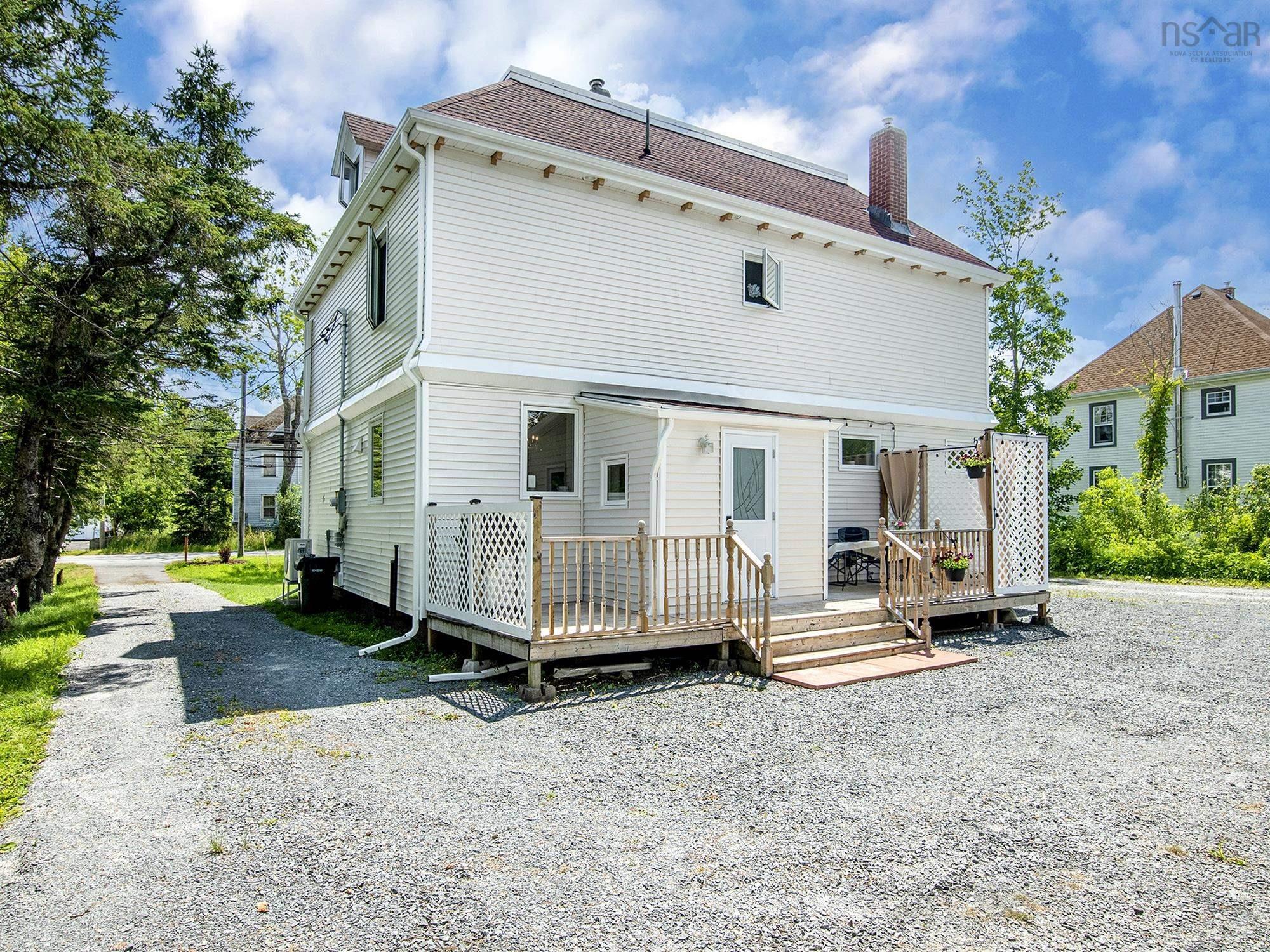 $599,900.00: 2790 Highway 2, Shubenacadie