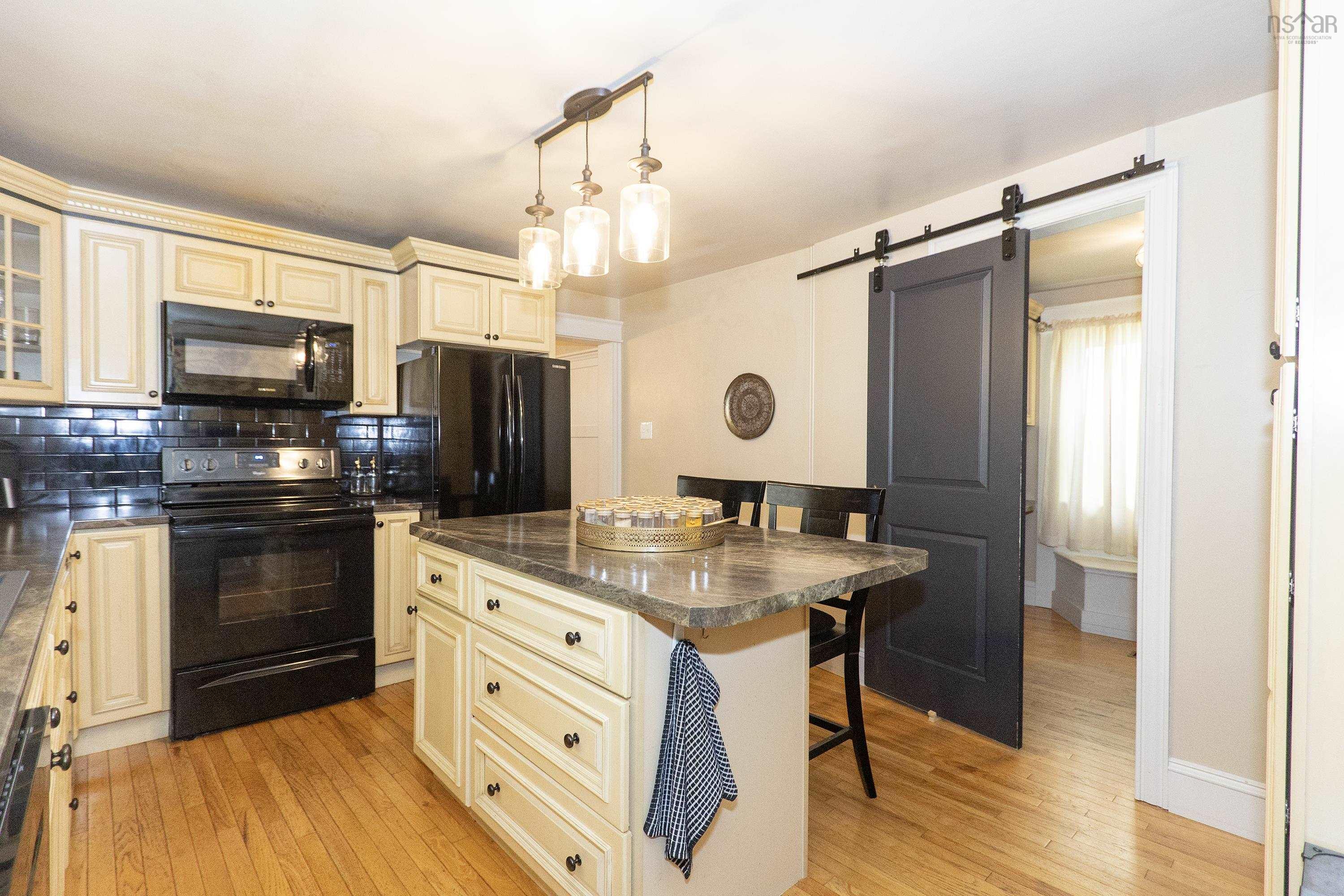 $399,900.00: 20 Regent Street, Amherst