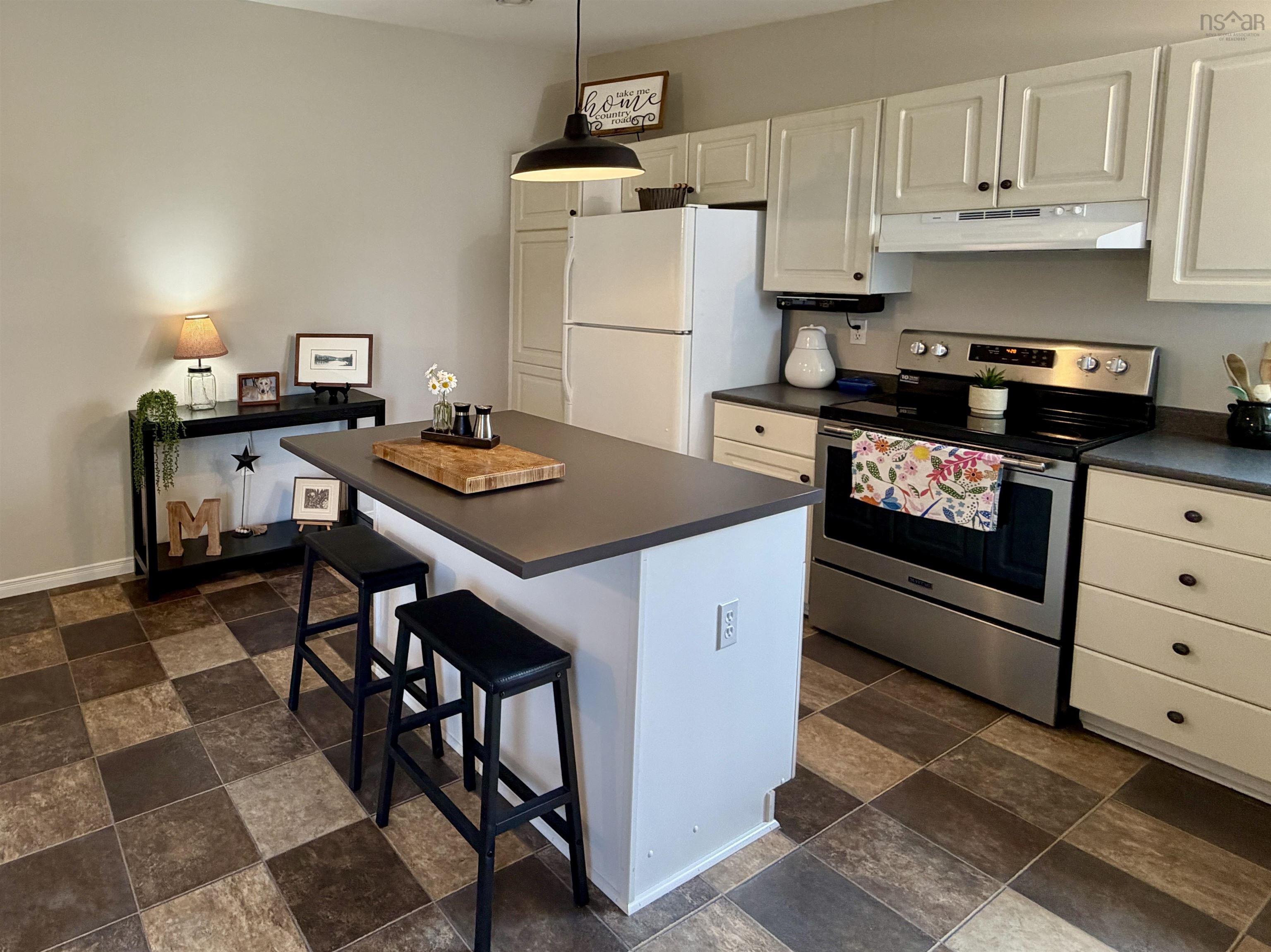 $419,900.00: 12 Lorraine Lane, Lower South River