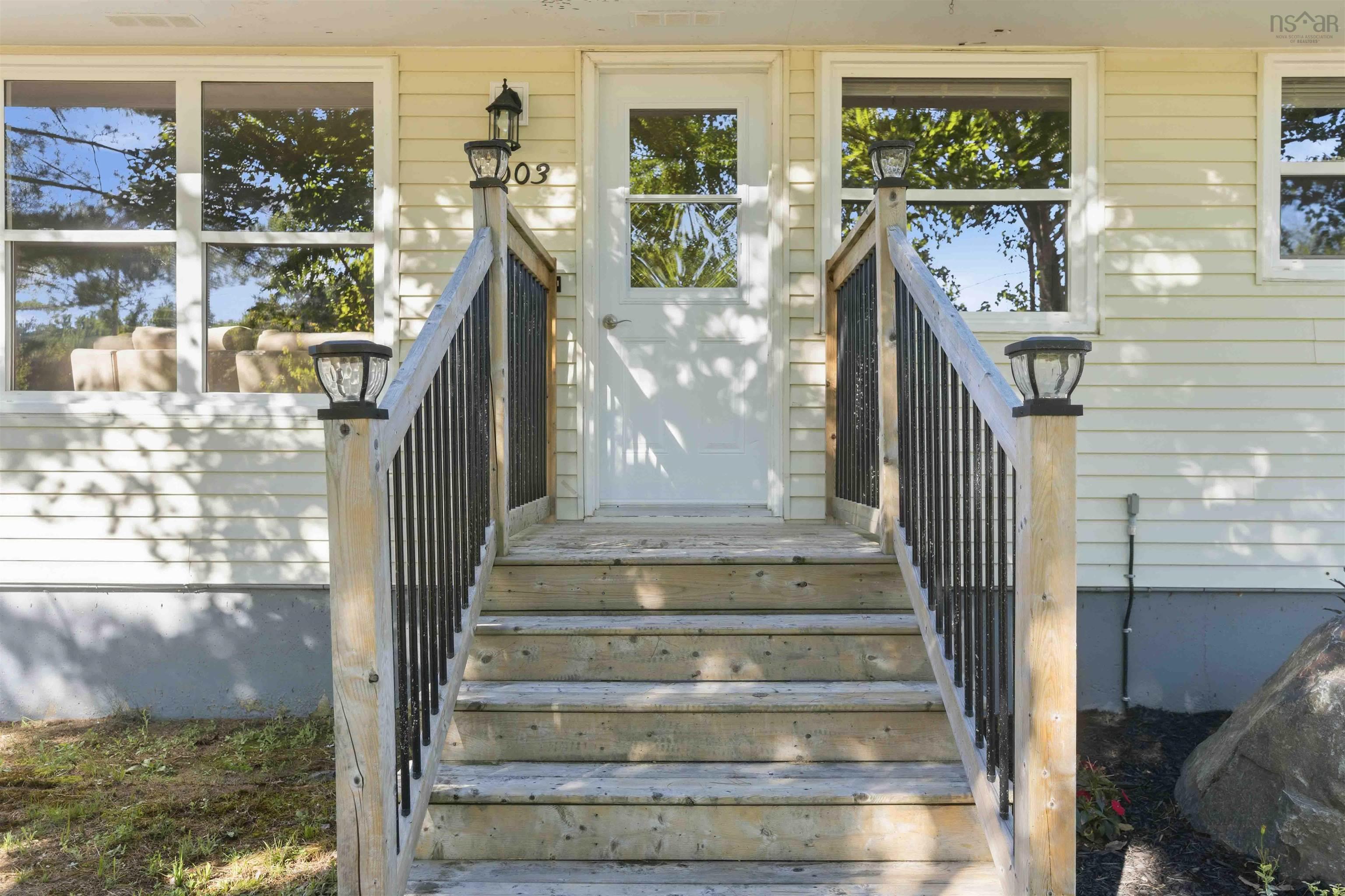 $374,500.00: 1003 Glasgow Avenue, Greenwood