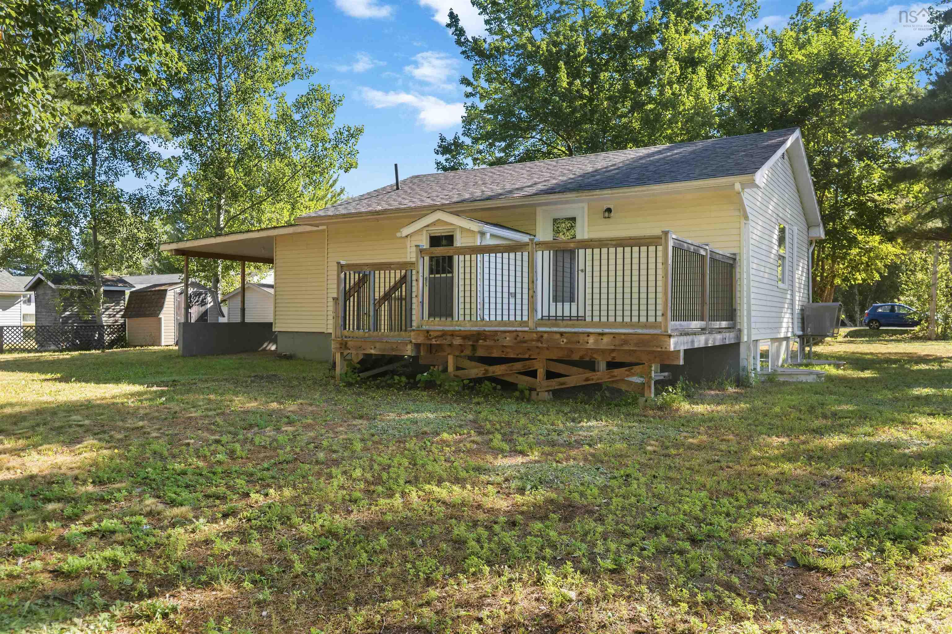 $374,500.00: 1003 Glasgow Avenue, Greenwood