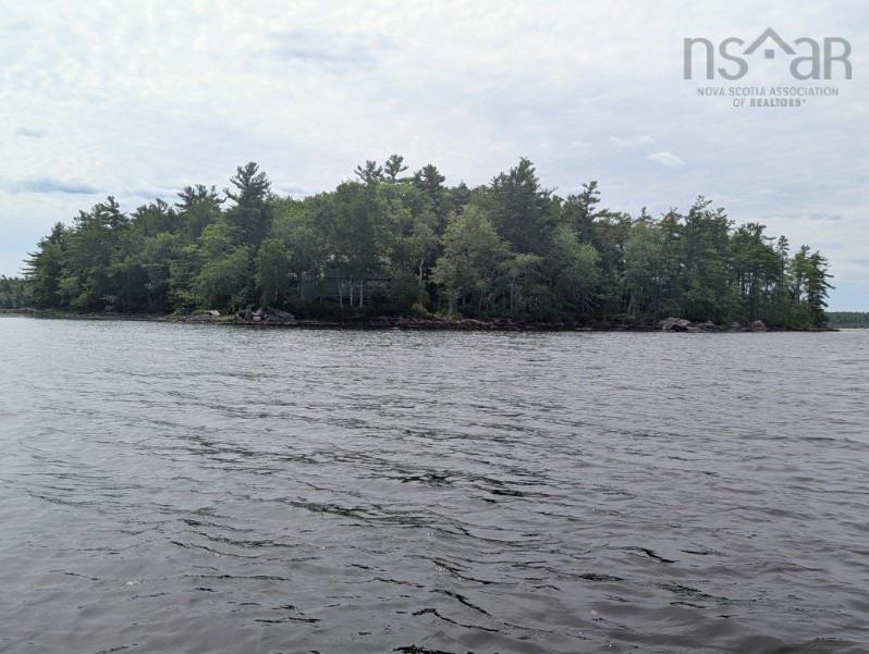 $199,900.00: 1 Beaver Island Road, Milton