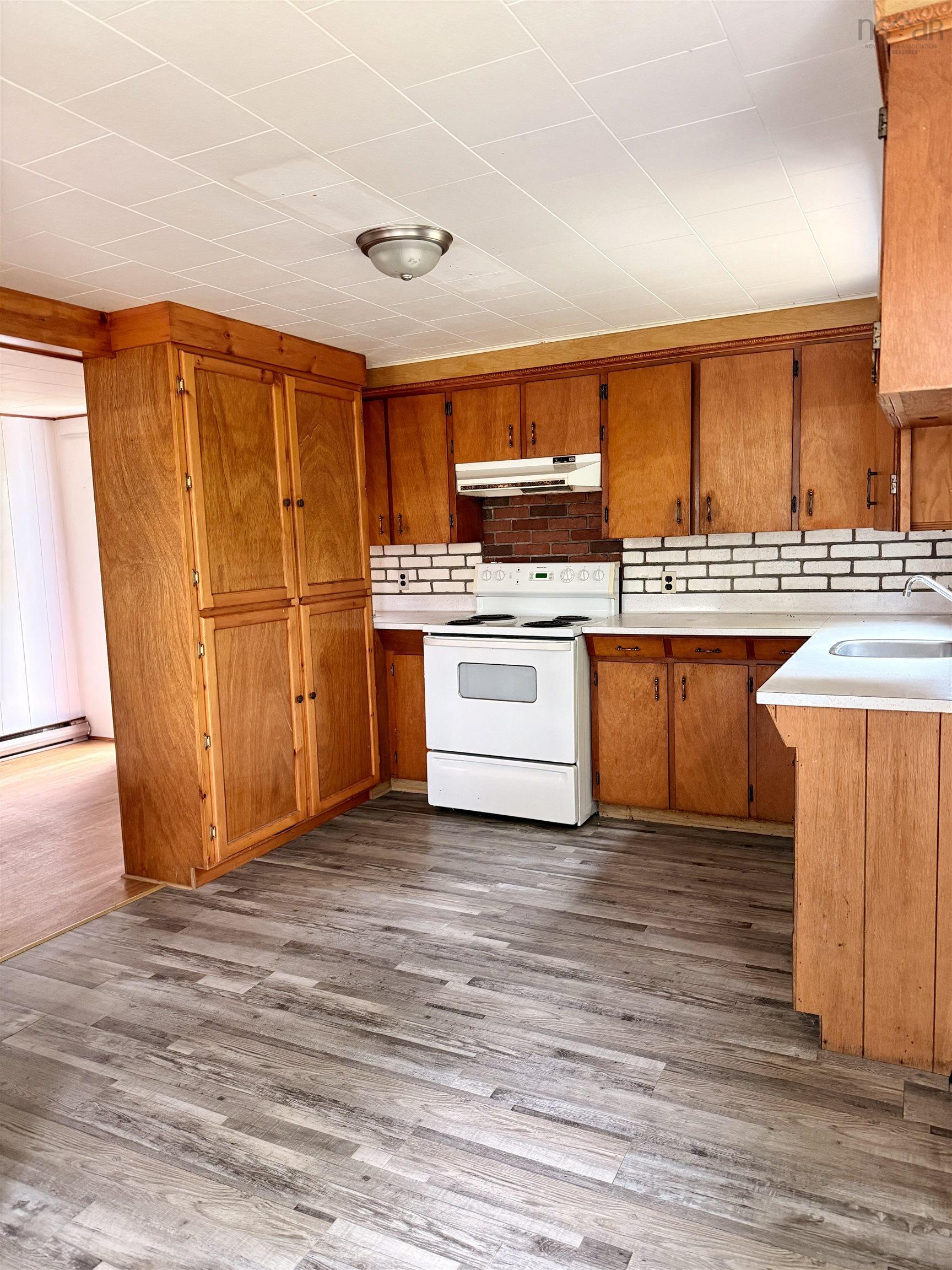 $119,000.00: 4347 203 Highway Highway, East Green Harbour