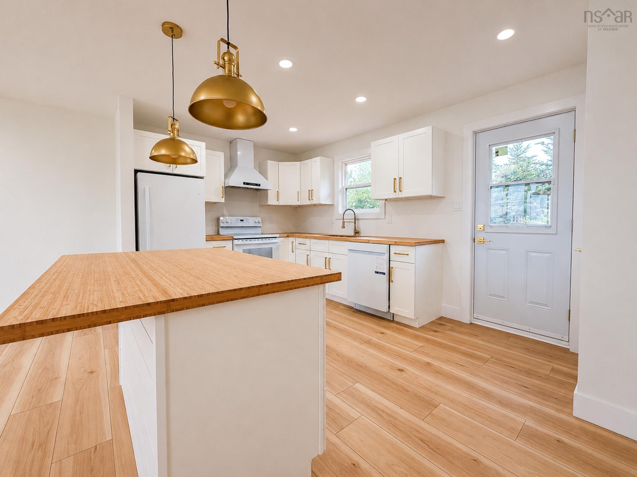 $399,999.00: 967 Westmount Road, Westmount