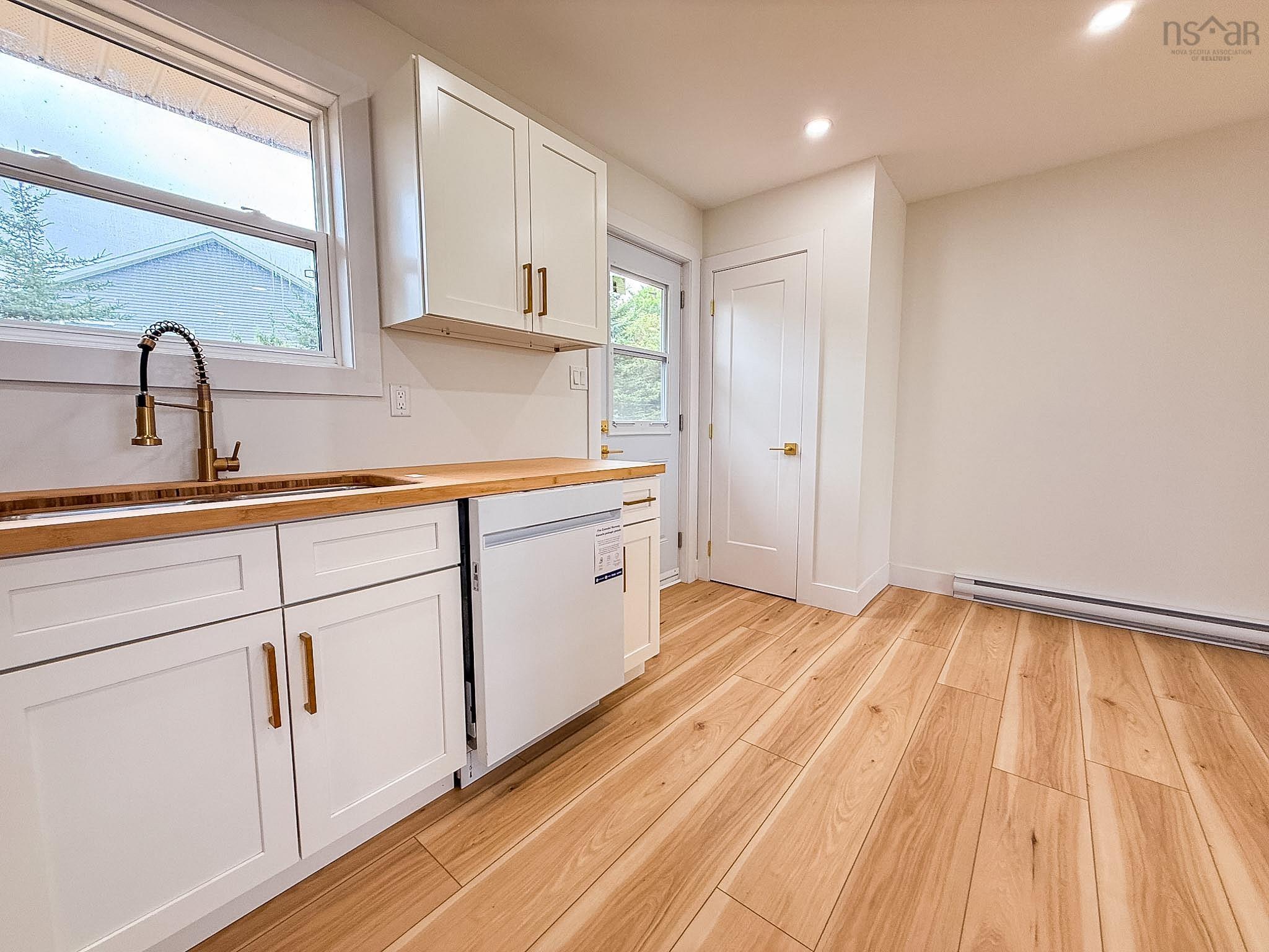 $399,999.00: 967 Westmount Road, Westmount