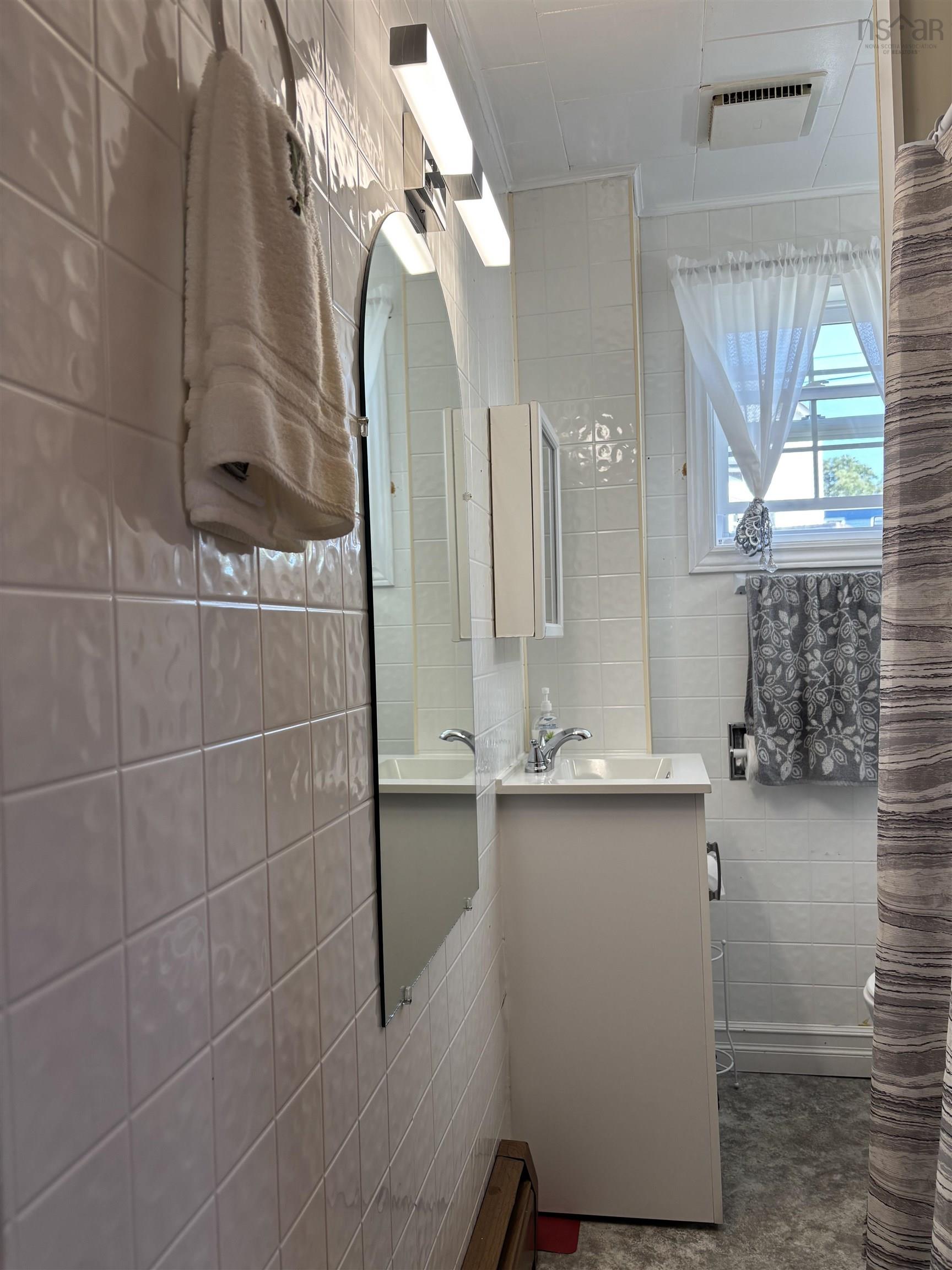 $142,500.00: 21 Clifford St., North Sydney