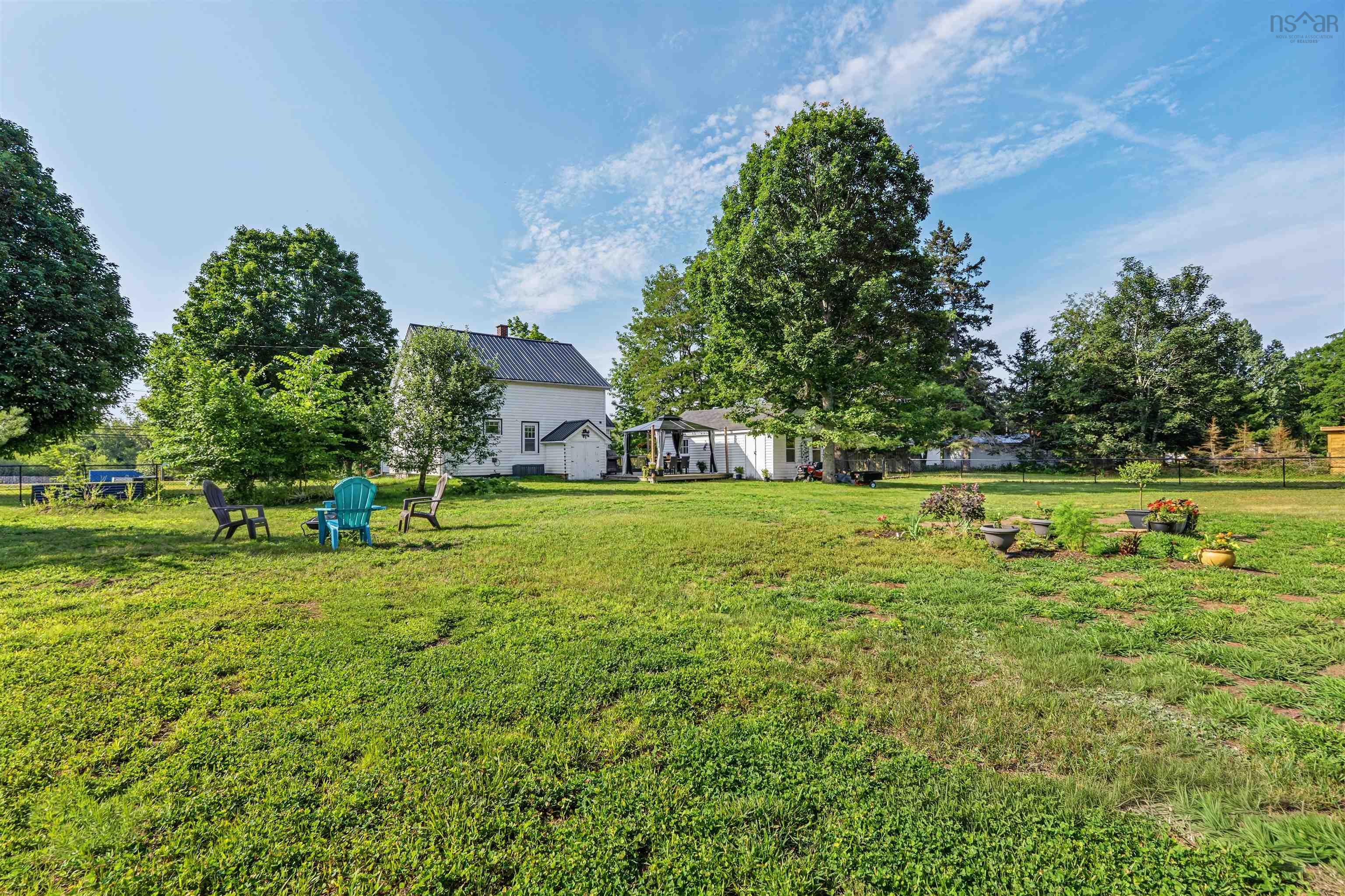 $439,900.00: 15085 Highway 1, Wilmot