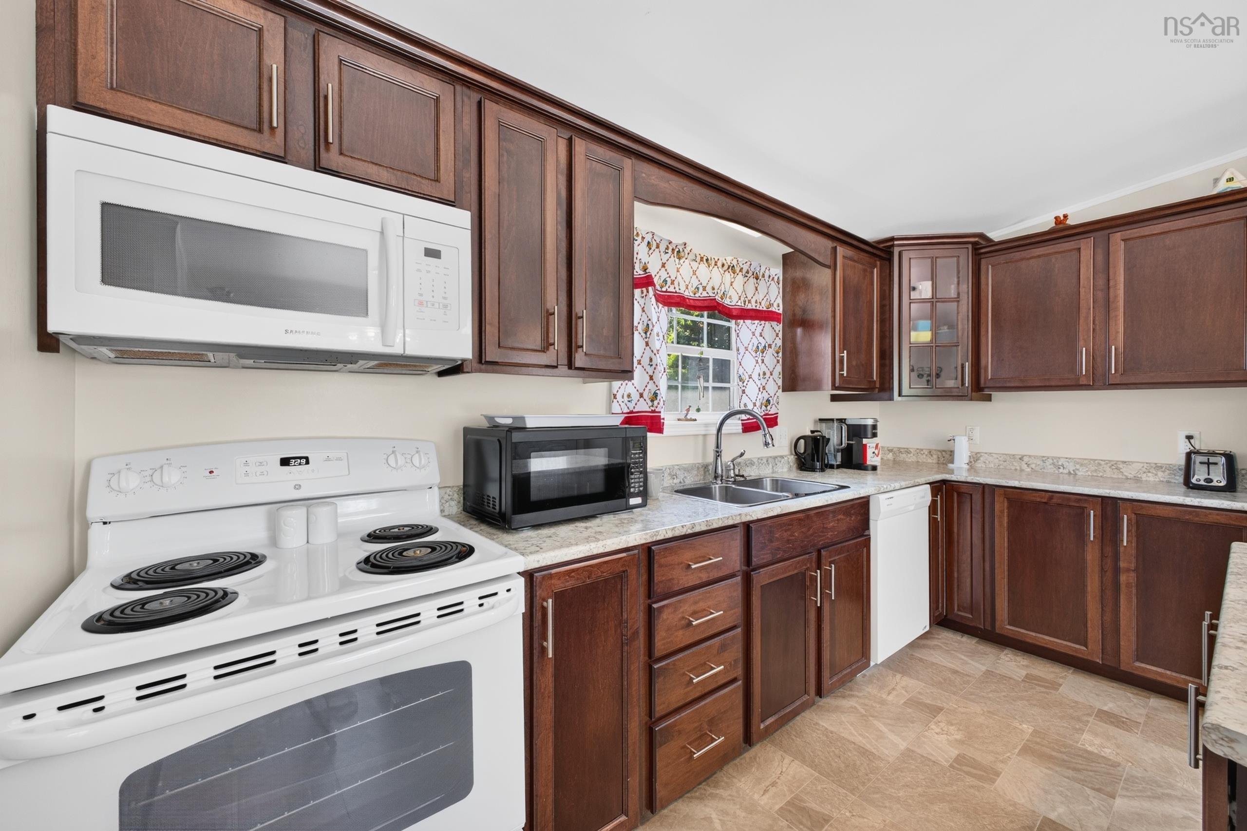 $299,500.00: 5328 Hwy 2 Highway, Bass River