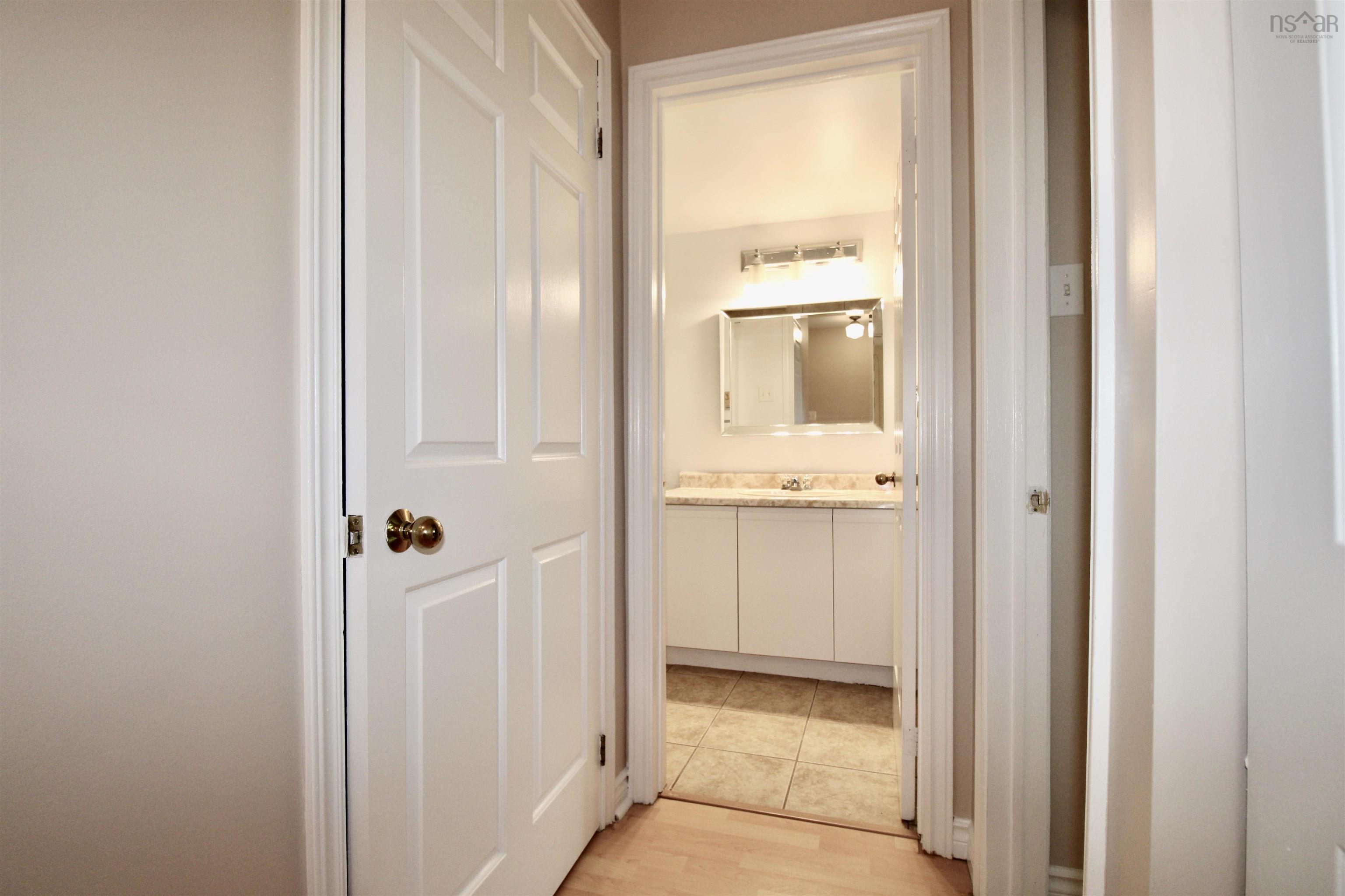 $252,500.00: 102 63 Farnham Gate Road, Halifax