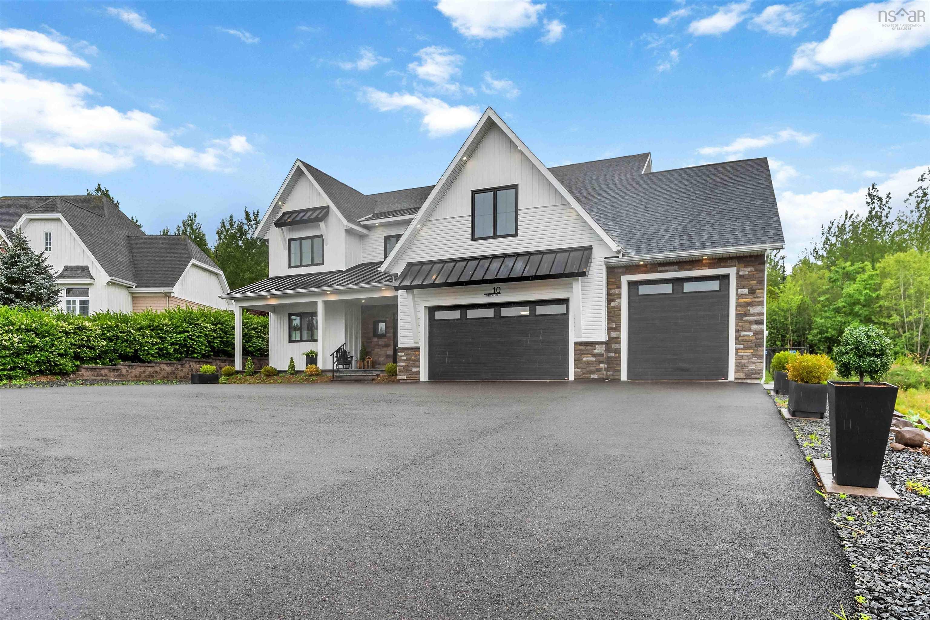 $1,425,000.00: 10 Heron Drive, Canaan