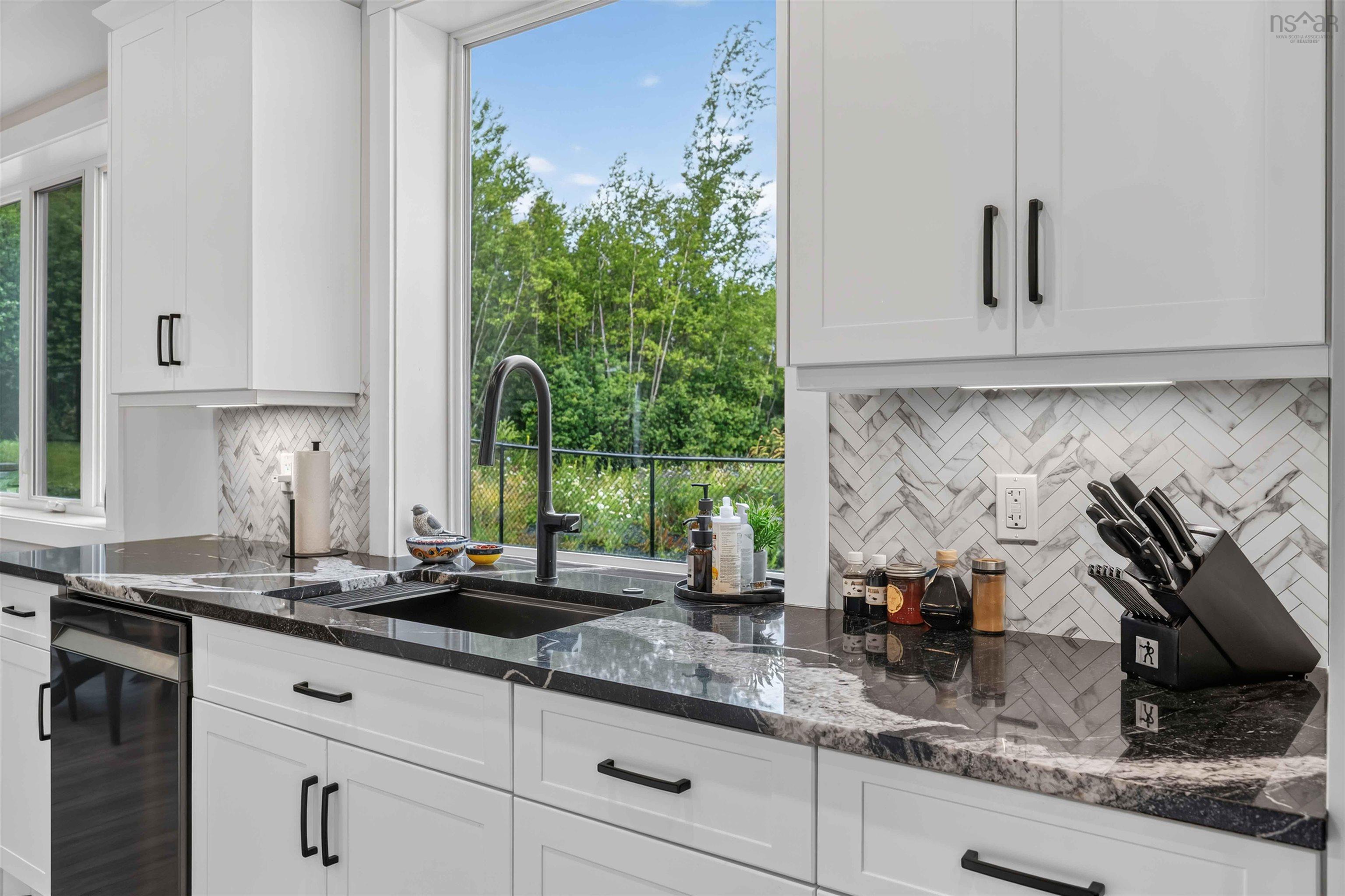 $1,425,000.00: 10 Heron Drive, Canaan