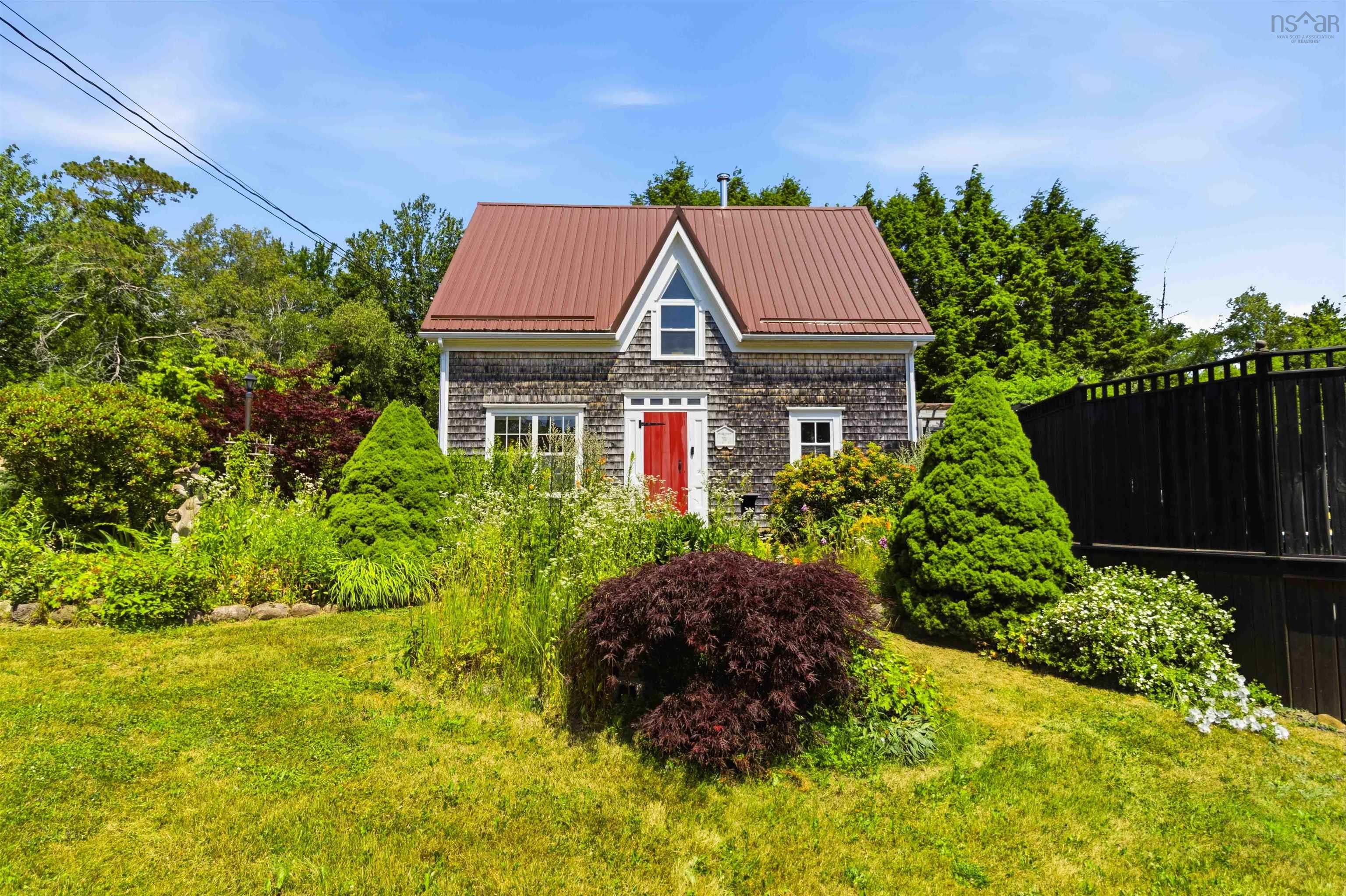 $579,900.00: 11460 Highway 3, Centre