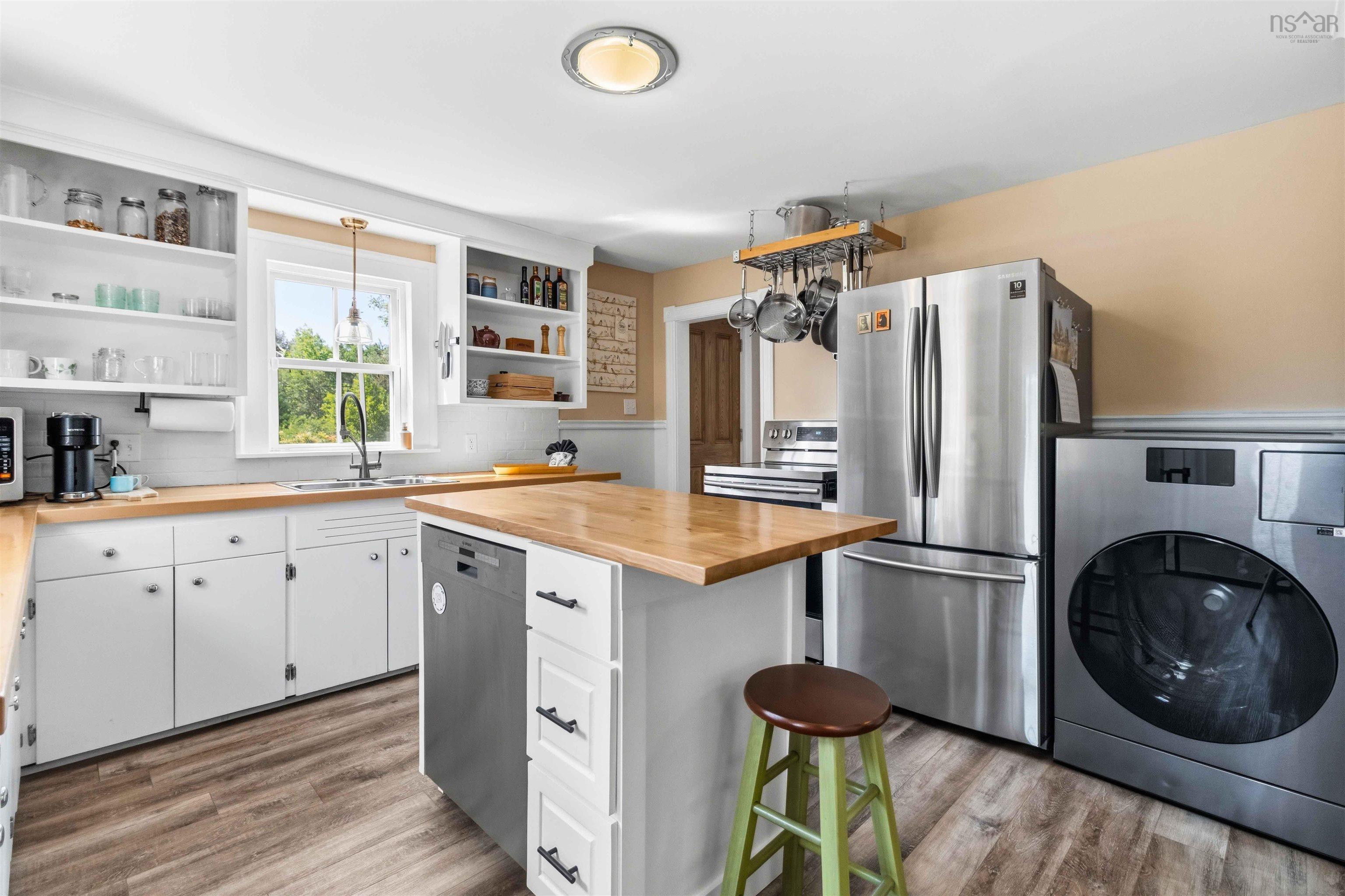 $579,900.00: 11460 Highway 3, Centre