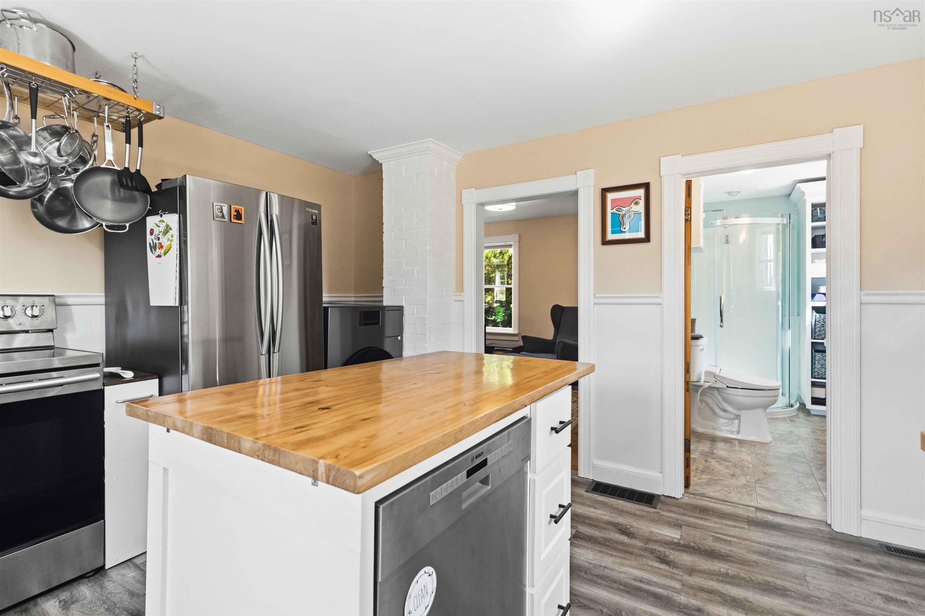 $579,900.00: 11460 Highway 3, Centre