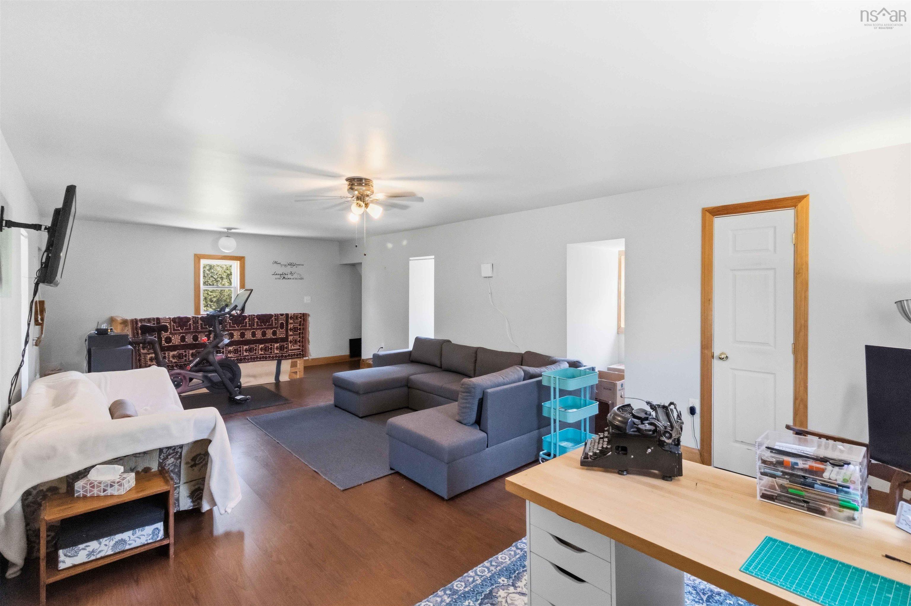$579,900.00: 11460 Highway 3, Centre
