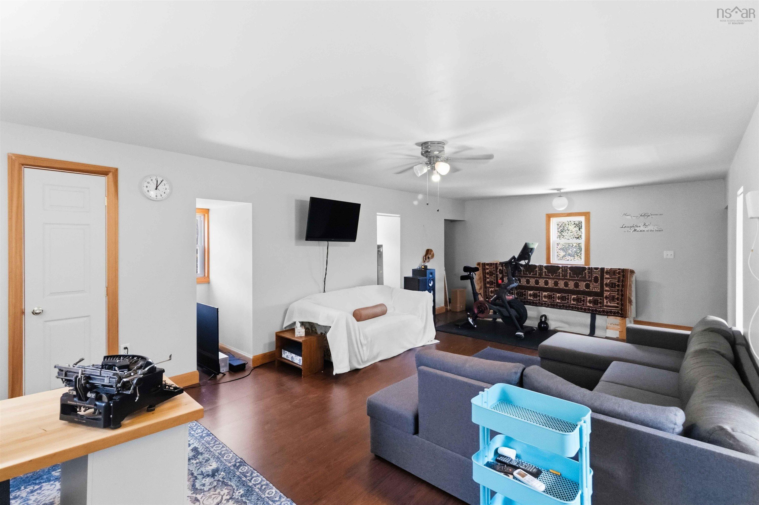 $579,900.00: 11460 Highway 3, Centre