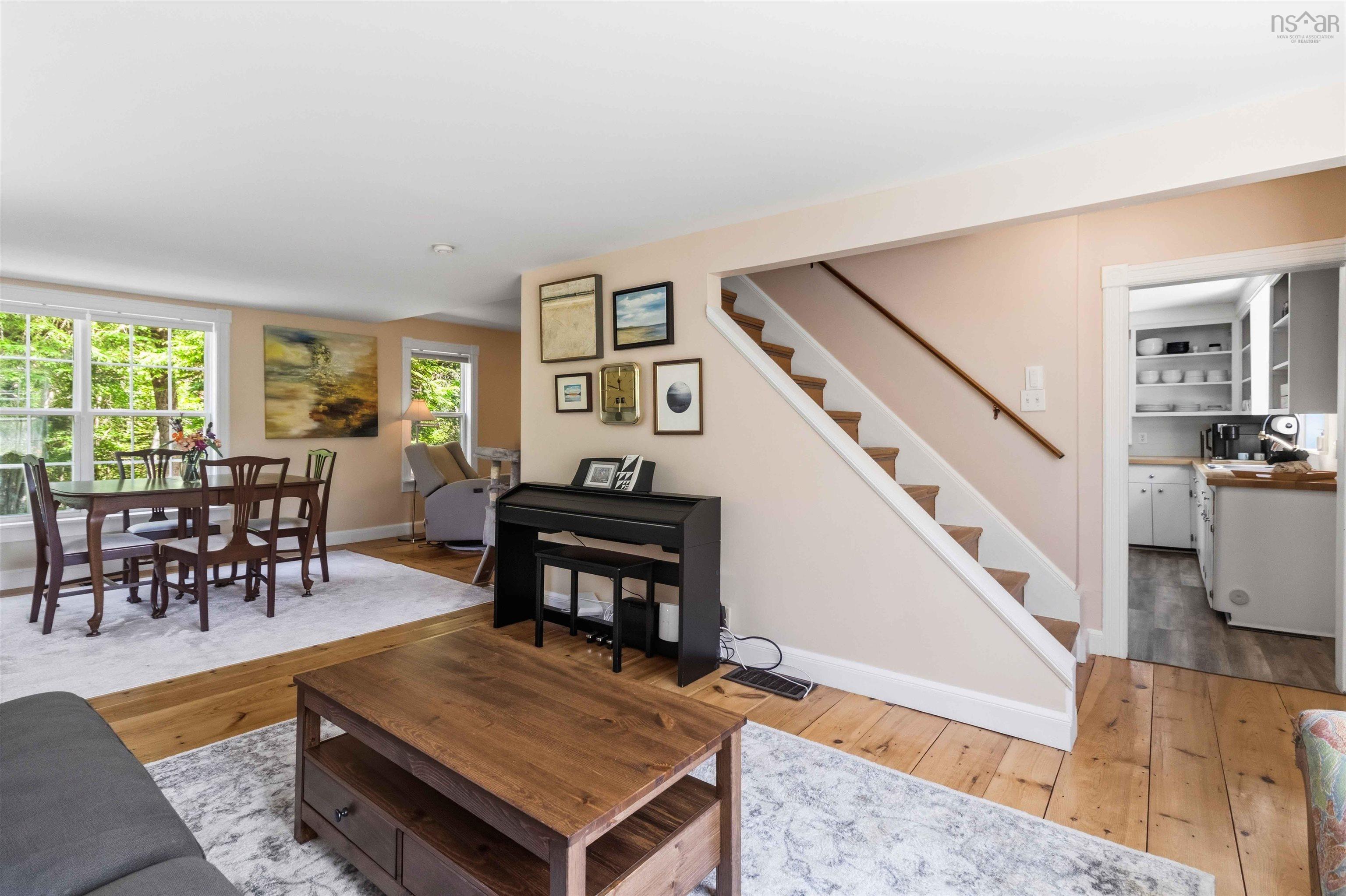 $579,900.00: 11460 Highway 3, Centre