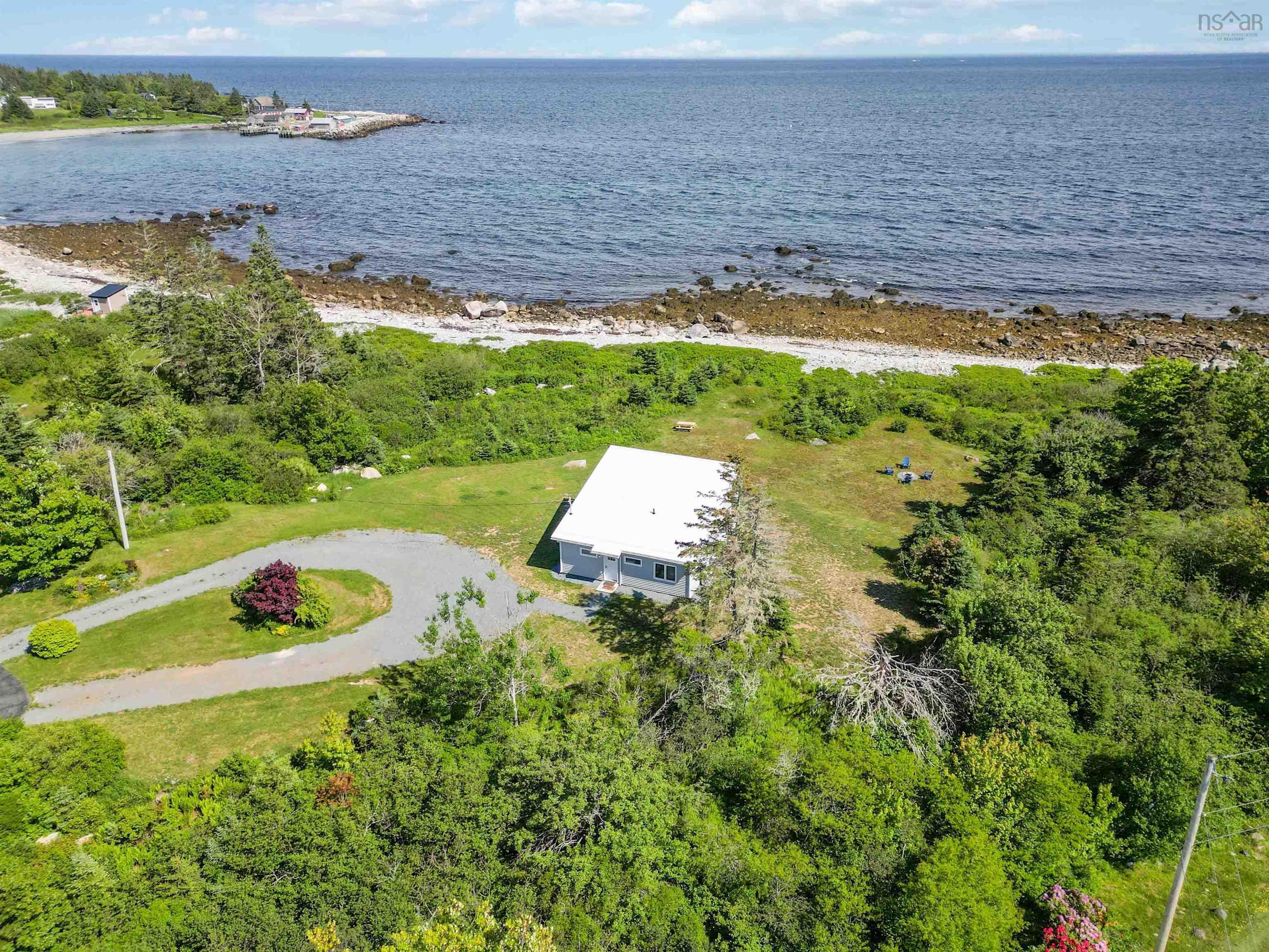 $1,125,000.00: 6837 Highway 3, Hunts Point