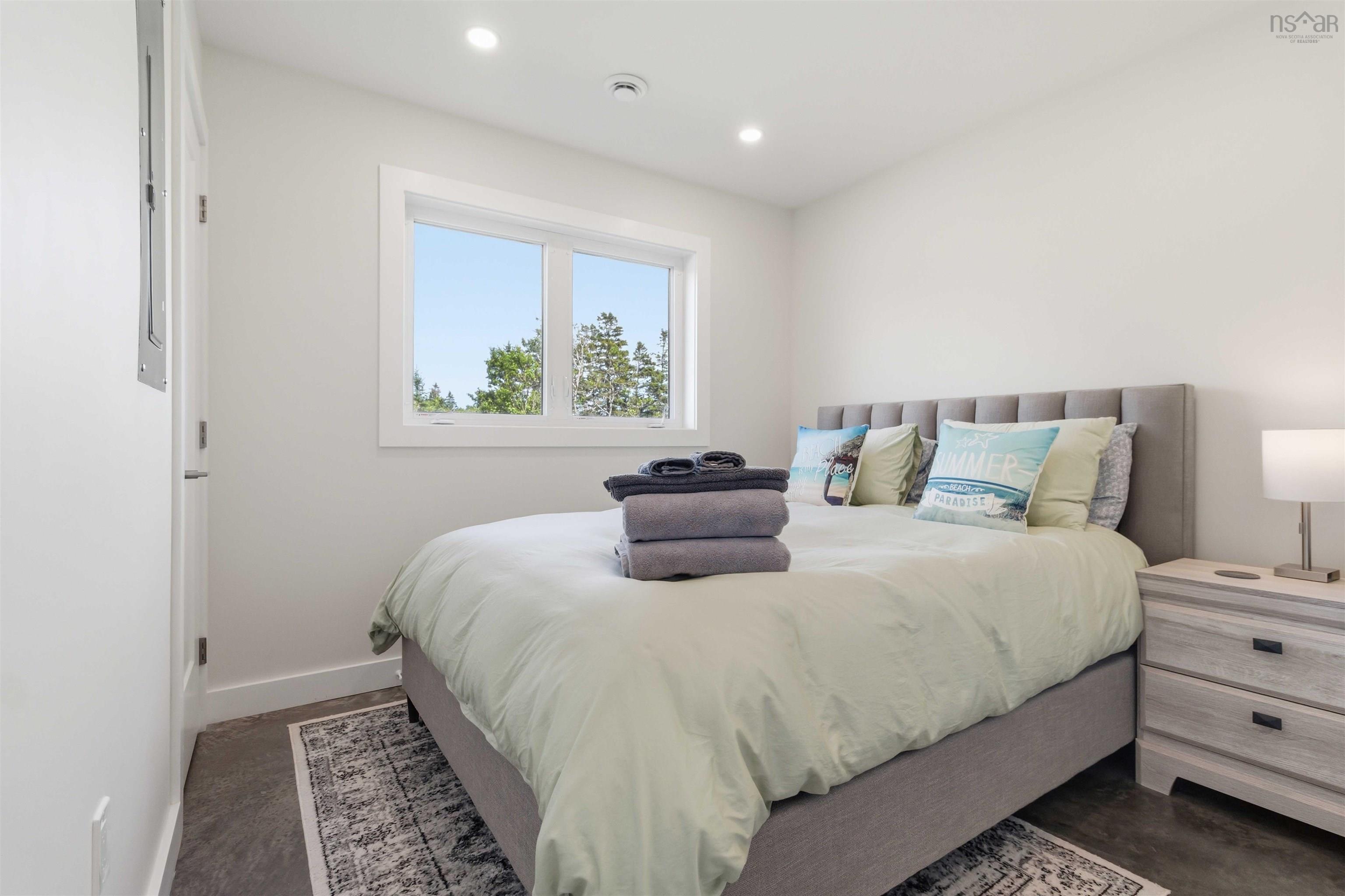 $1,125,000.00: 6837 Highway 3, Hunts Point