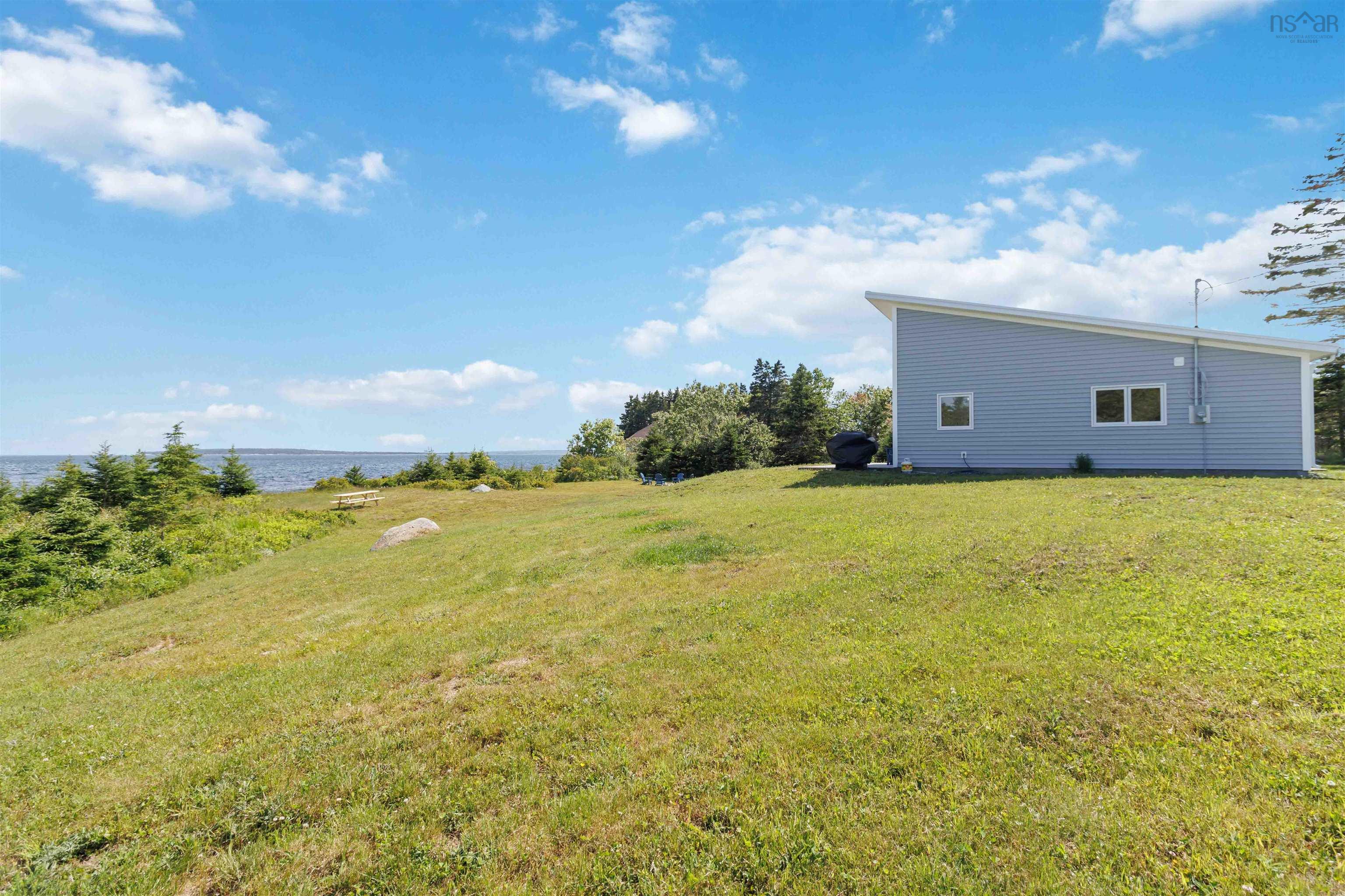 $1,125,000.00: 6837 Highway 3, Hunts Point