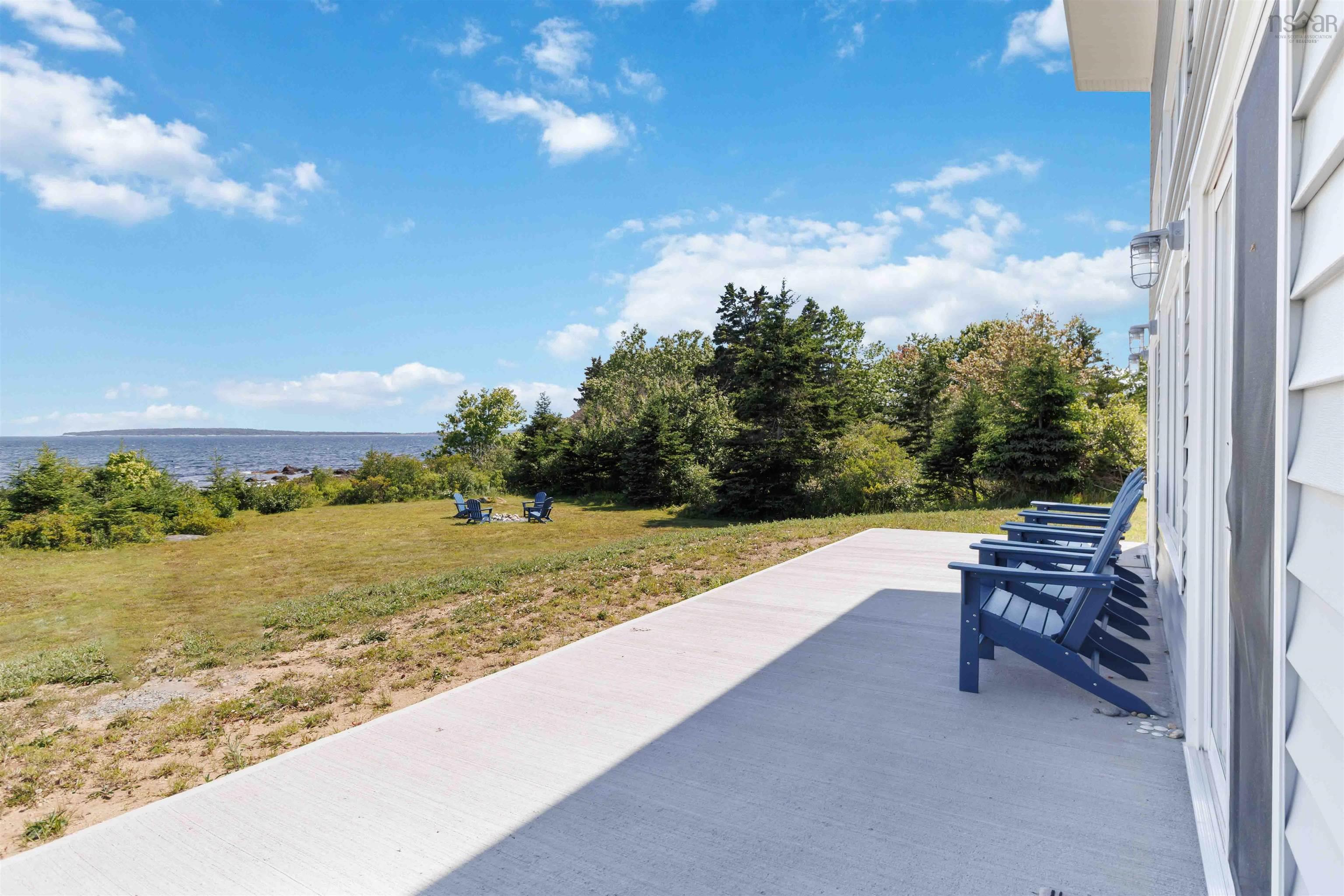 $1,125,000.00: 6837 Highway 3, Hunts Point