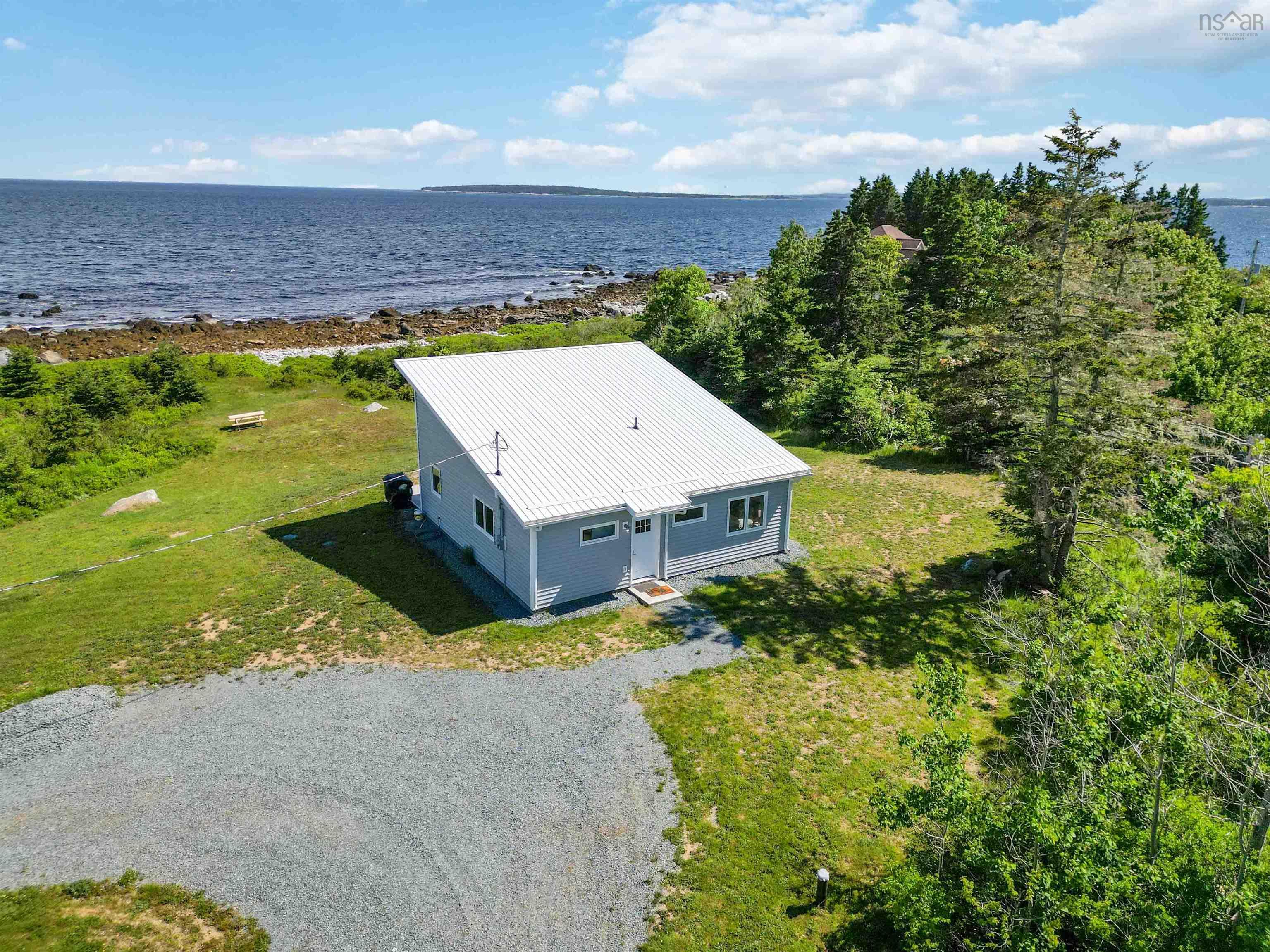 $1,125,000.00: 6837 Highway 3, Hunts Point
