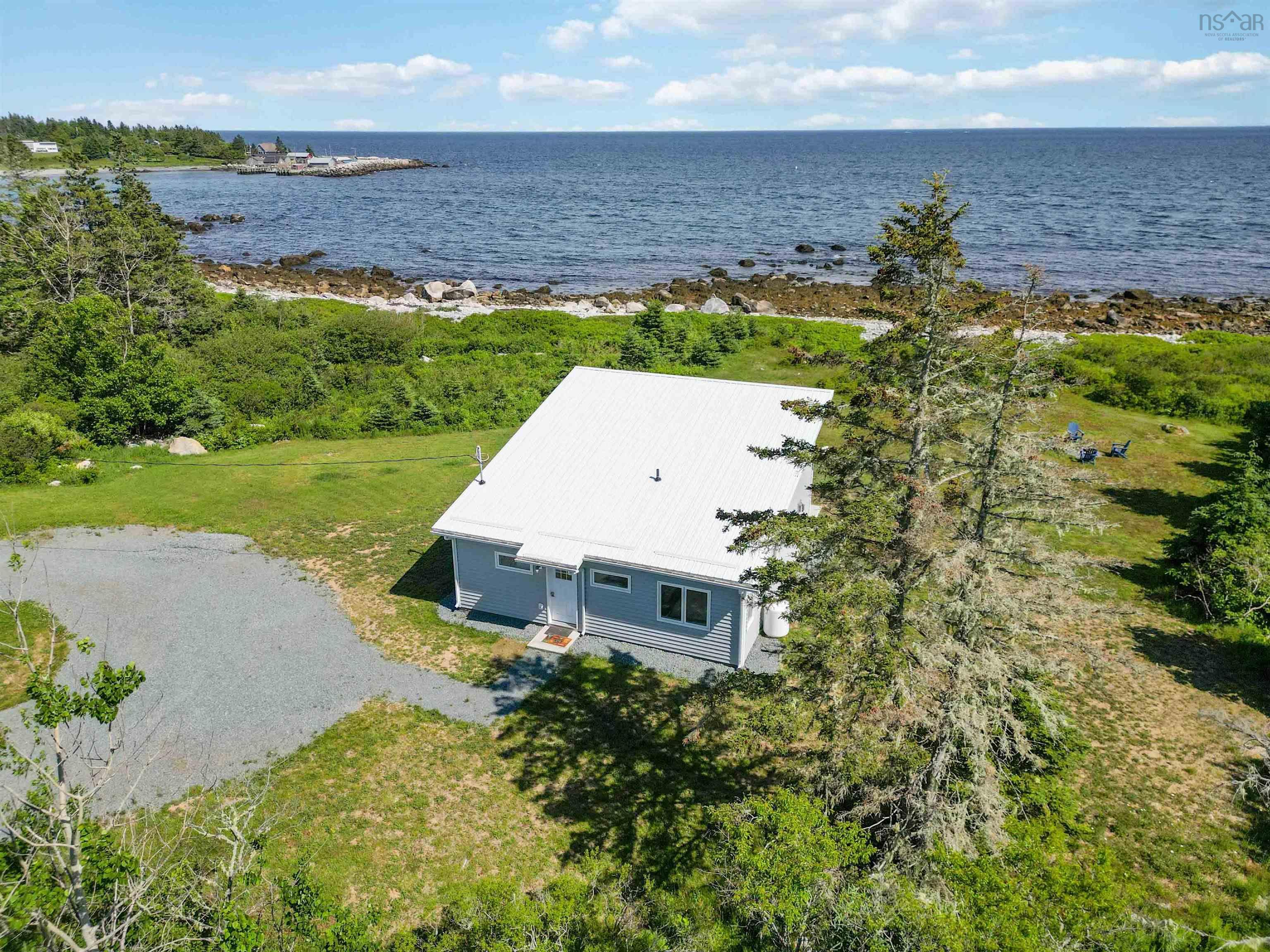 $1,125,000.00: 6837 Highway 3, Hunts Point