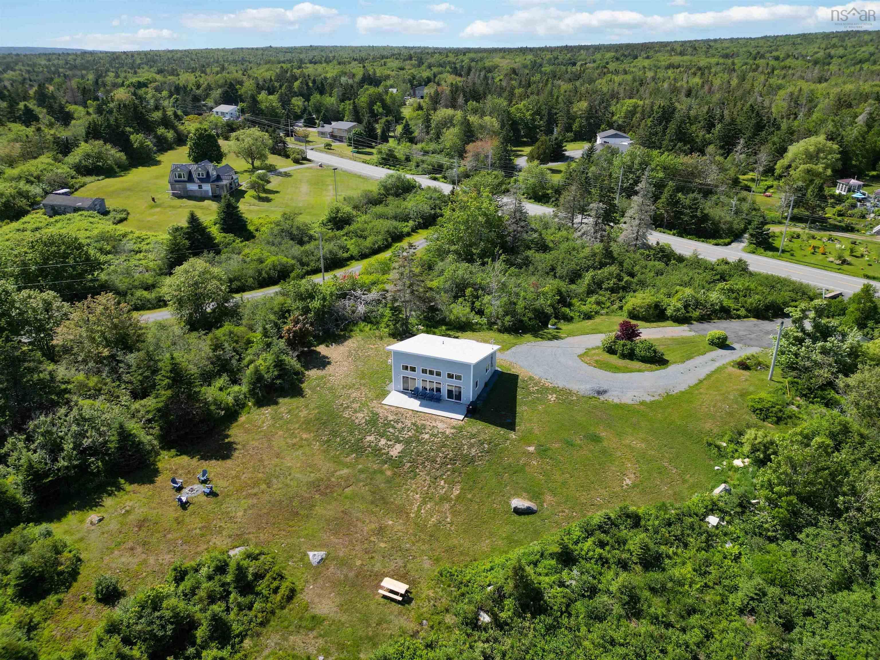 $1,125,000.00: 6837 Highway 3, Hunts Point