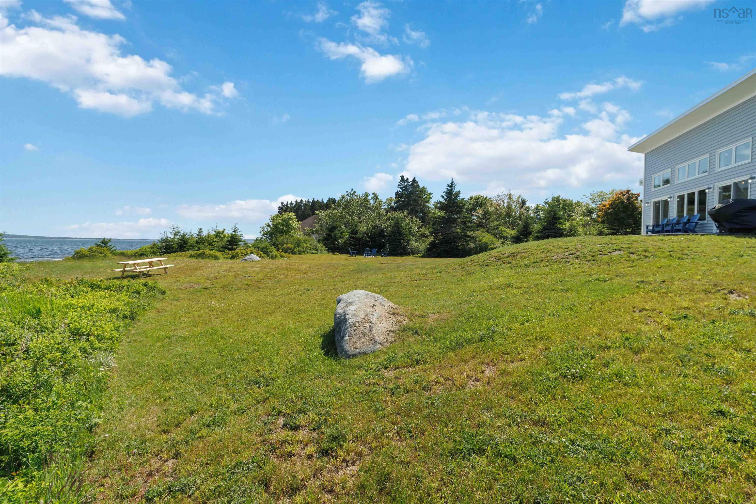 $1,125,000.00: 6837 Highway 3, Hunts Point