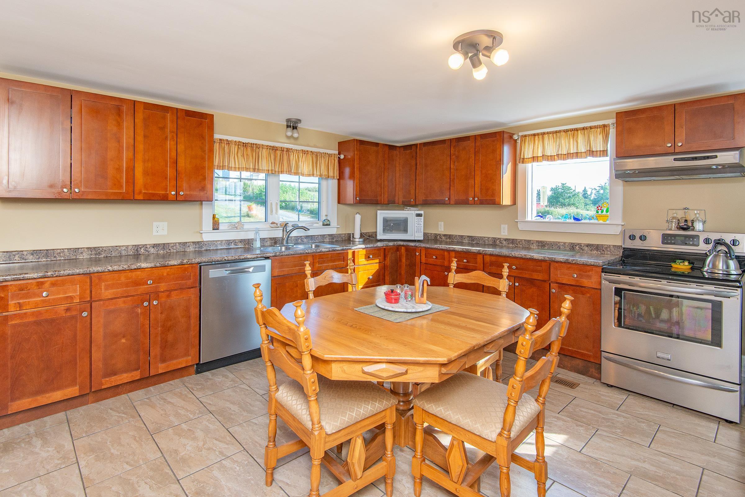 $335,000.00: 2118 Highway 1, Grosses Coques