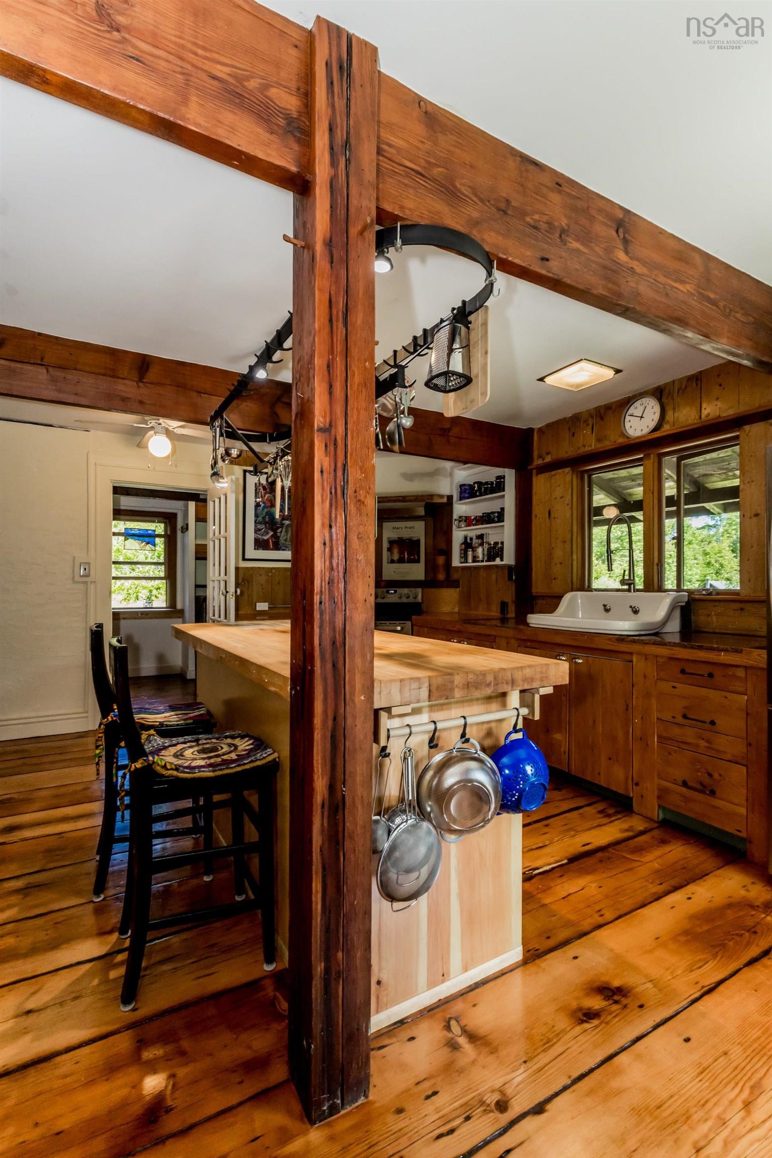 $468,500.00: 2729 Victory Road, Victory