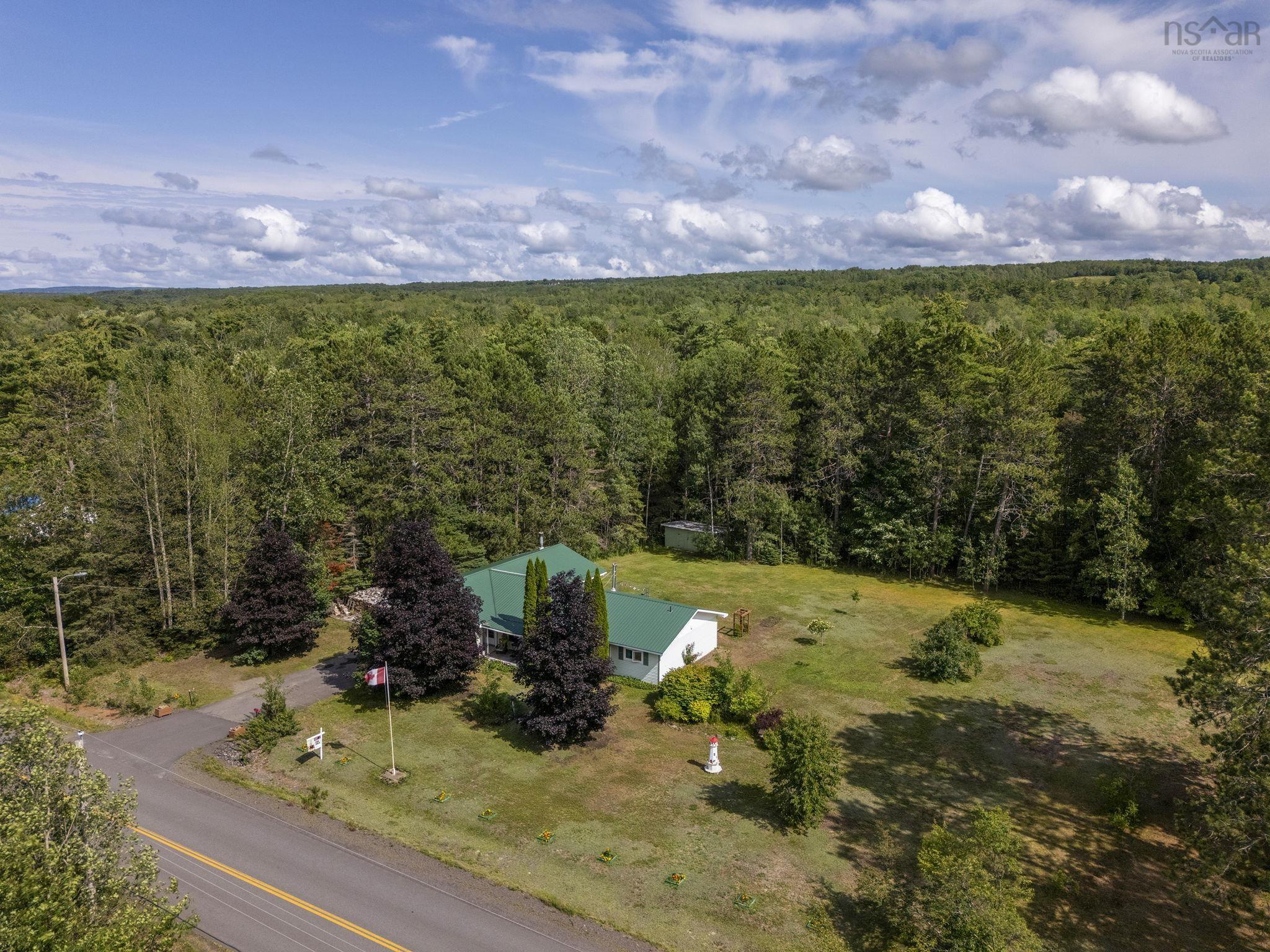 $425,000.00: 266 Hall Road, South Greenwood