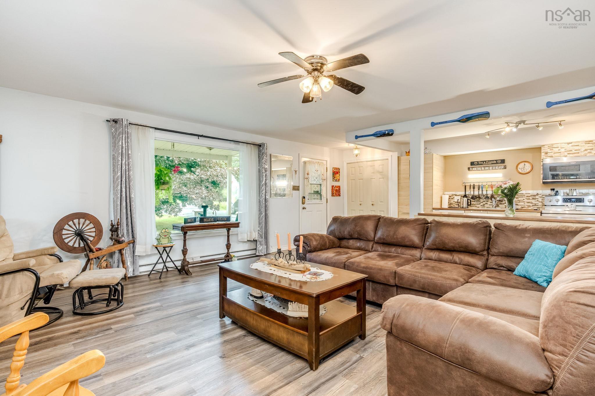 $425,000.00: 266 Hall Road, South Greenwood