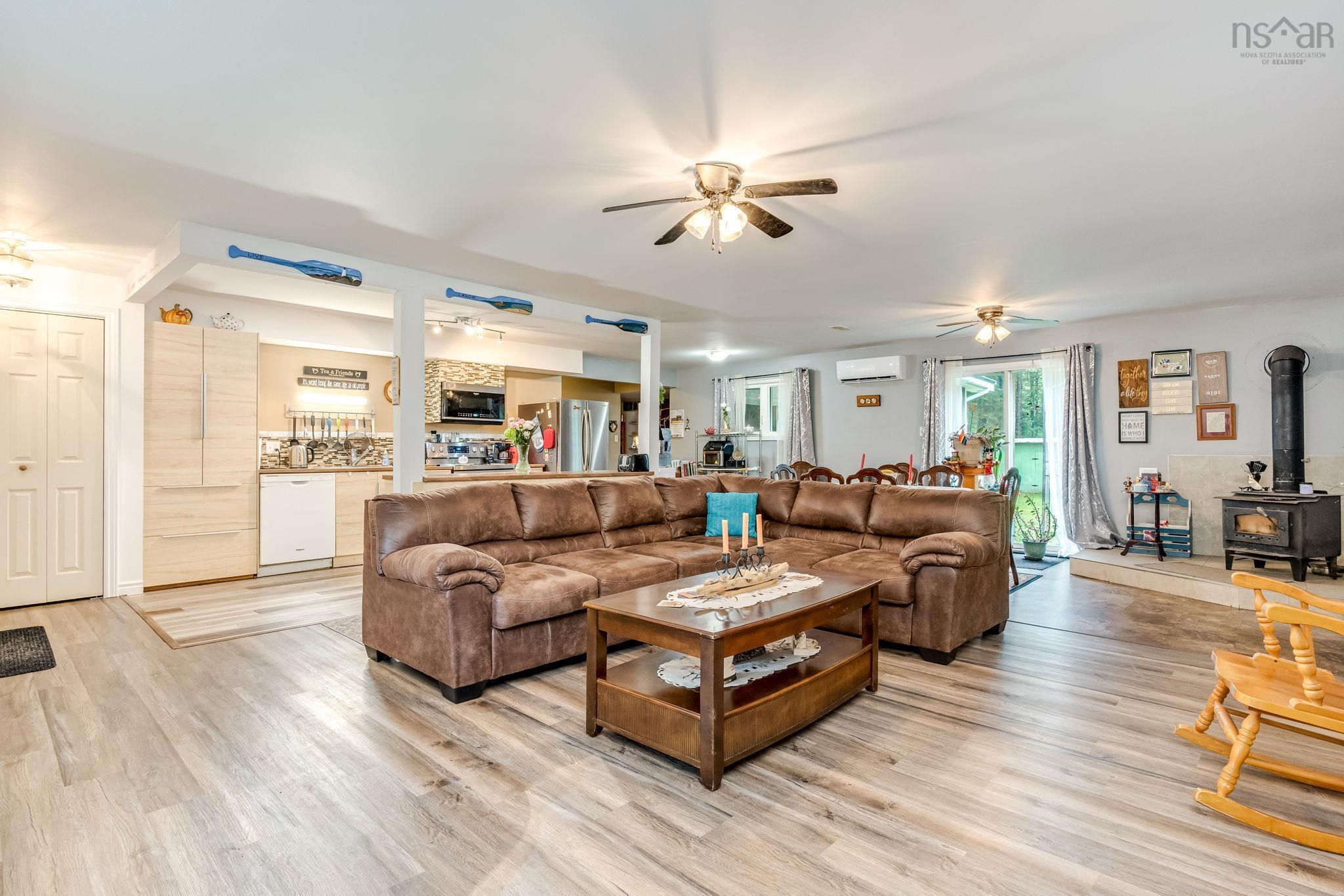 $425,000.00: 266 Hall Road, South Greenwood