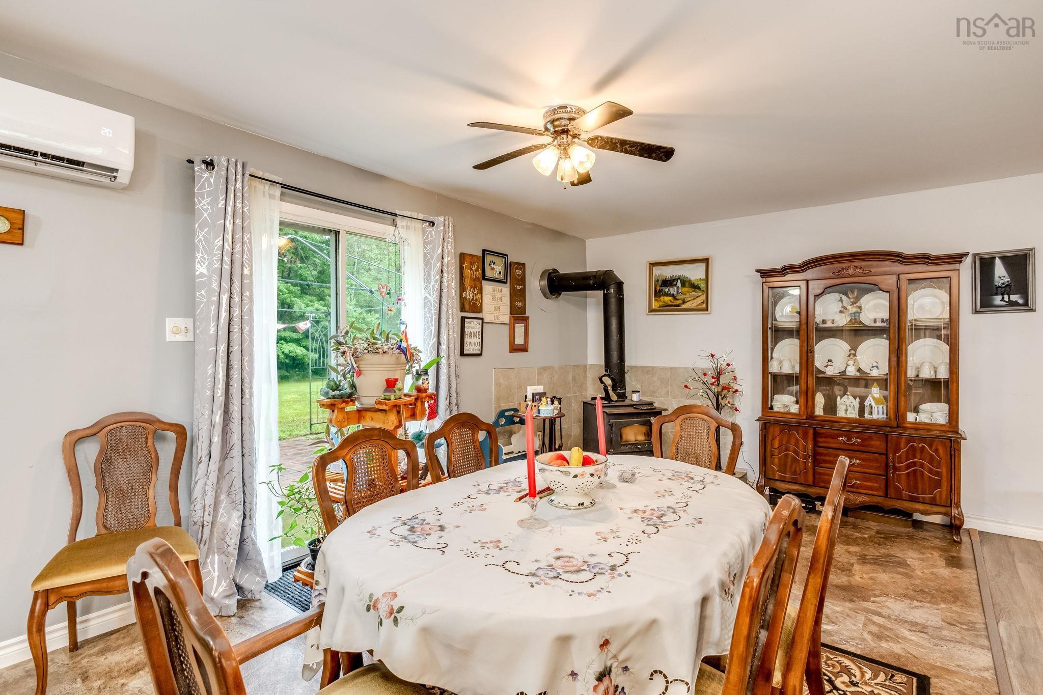 $425,000.00: 266 Hall Road, South Greenwood