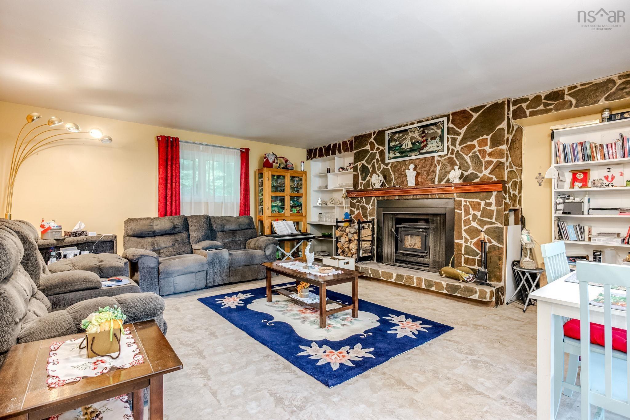 $425,000.00: 266 Hall Road, South Greenwood