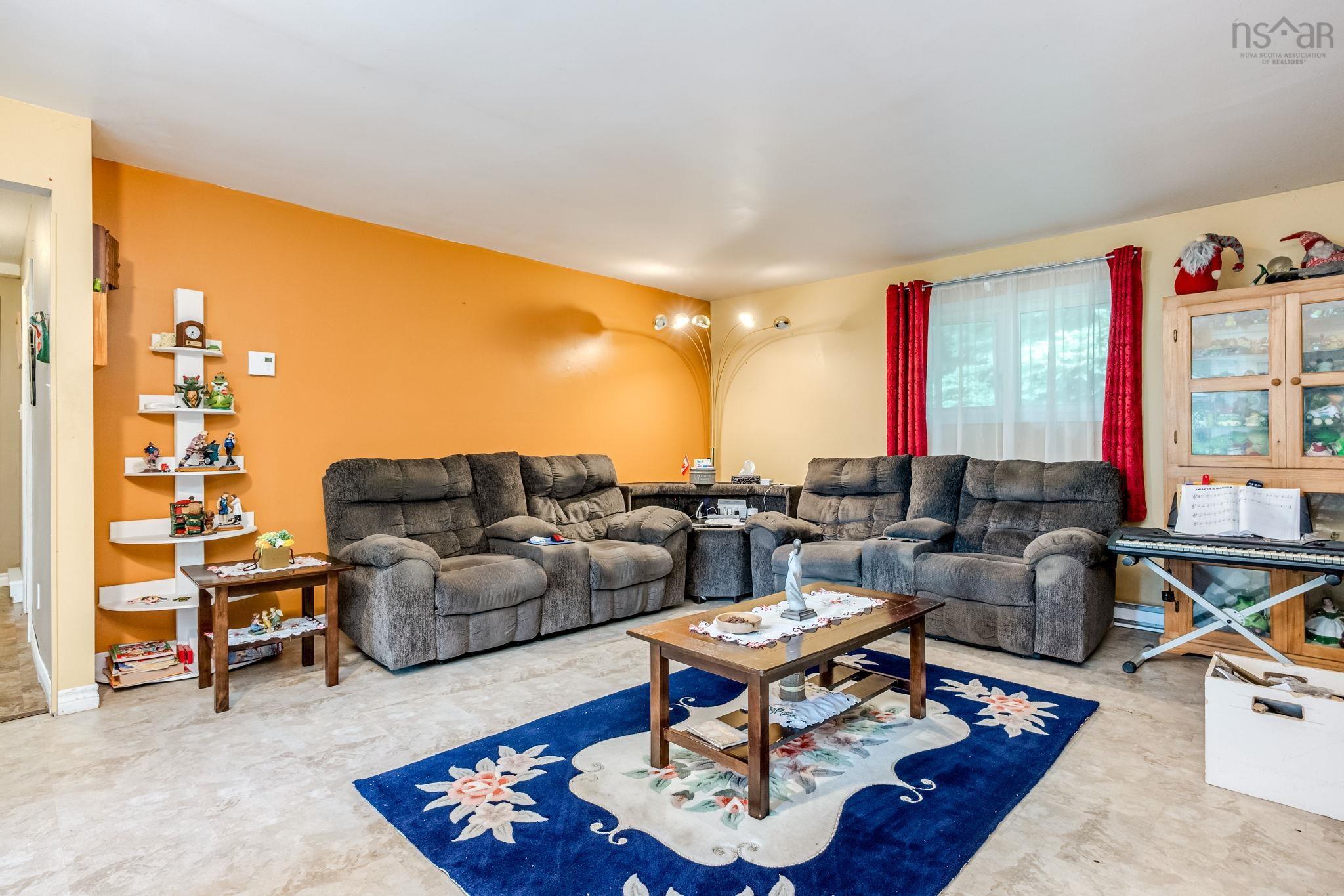$425,000.00: 266 Hall Road, South Greenwood