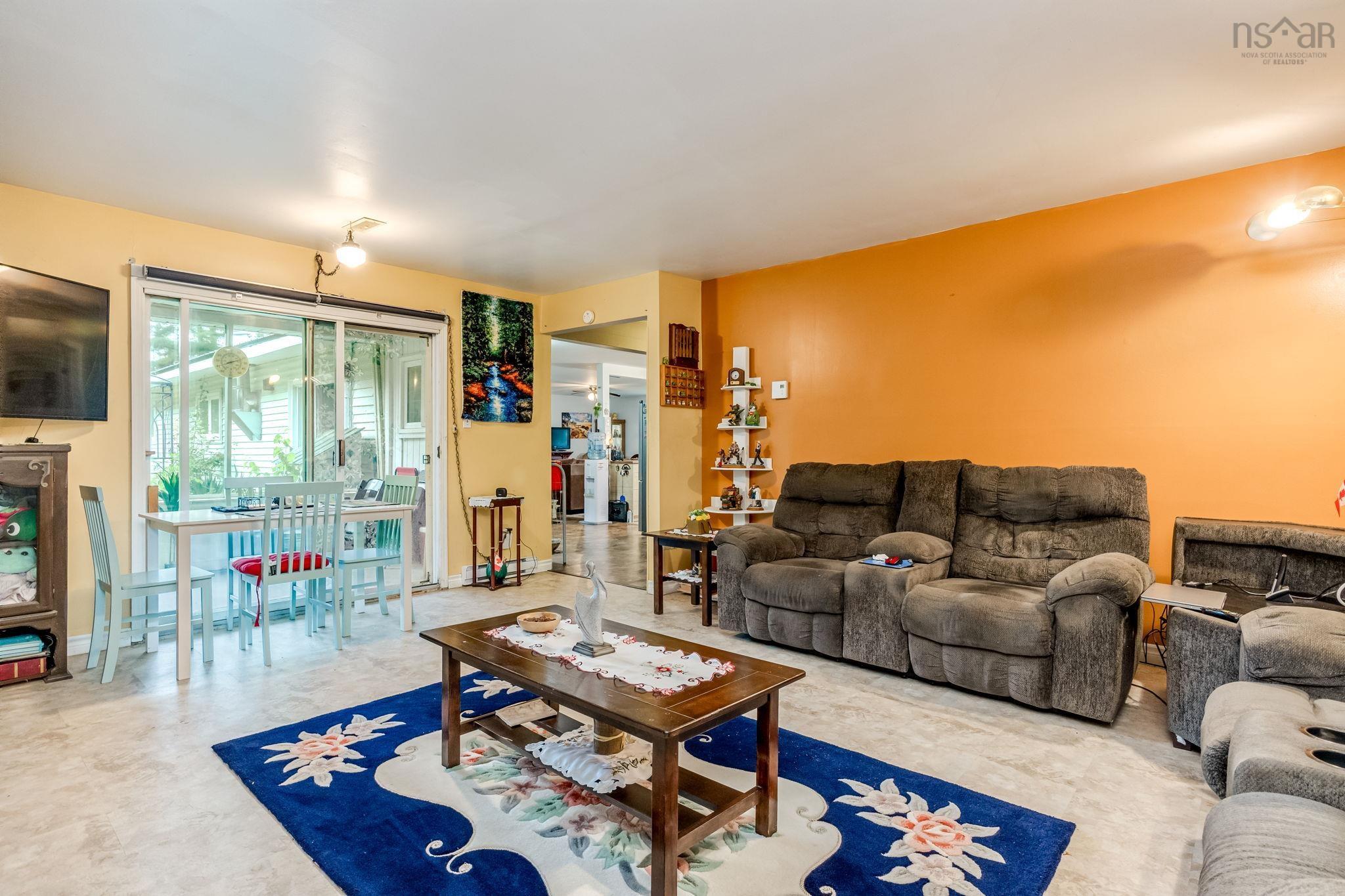 $425,000.00: 266 Hall Road, South Greenwood