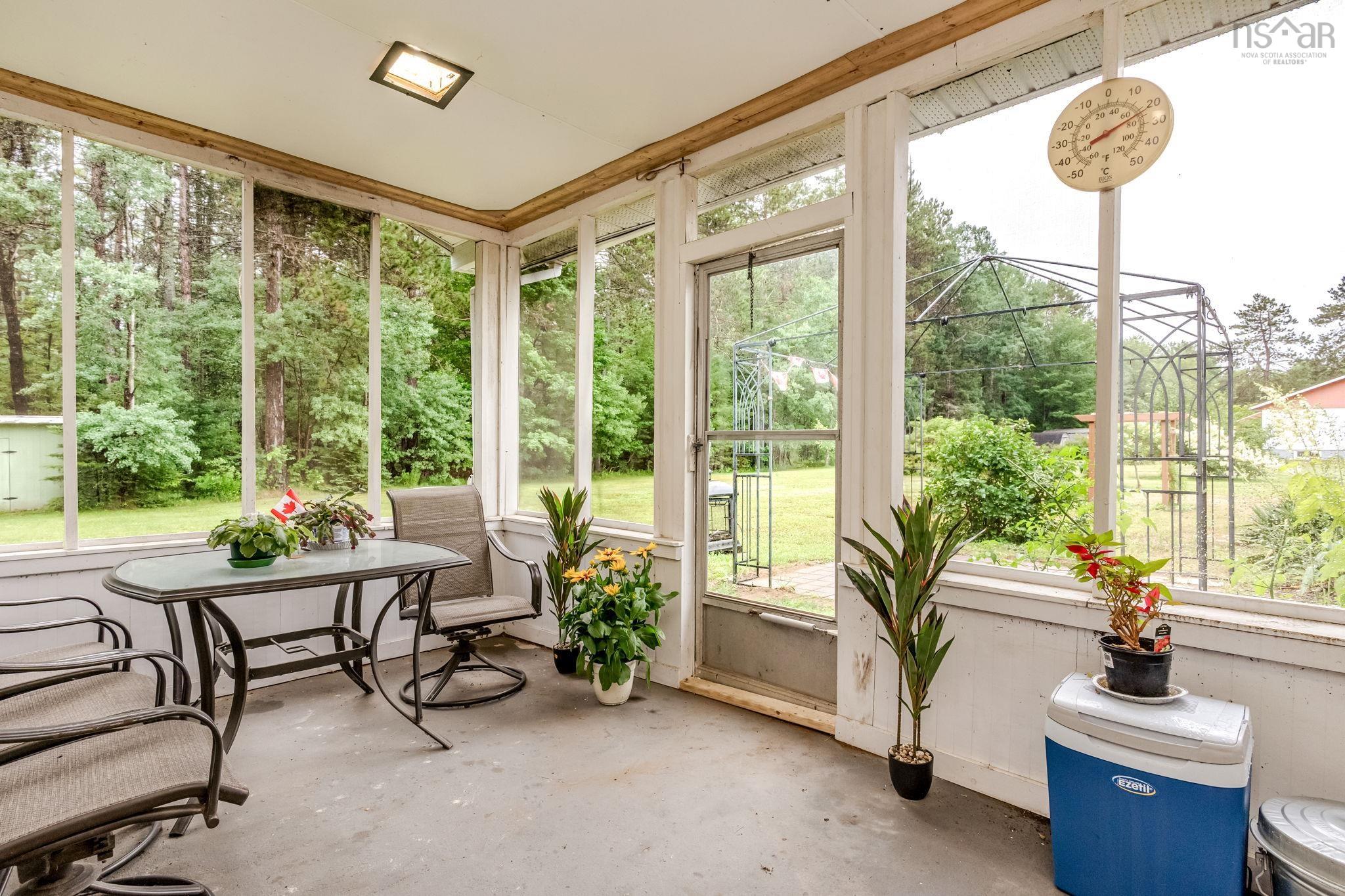 $425,000.00: 266 Hall Road, South Greenwood