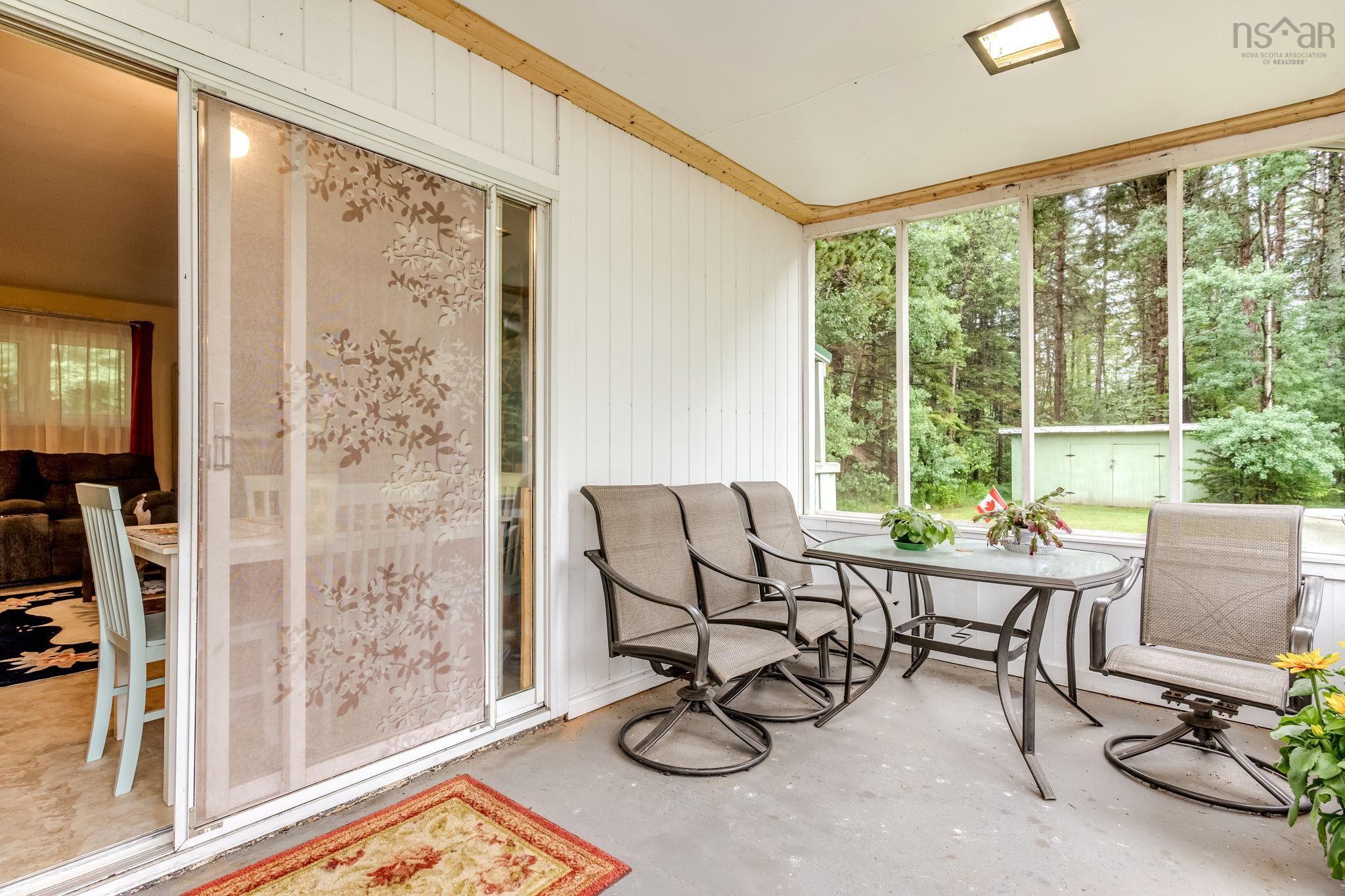 $425,000.00: 266 Hall Road, South Greenwood